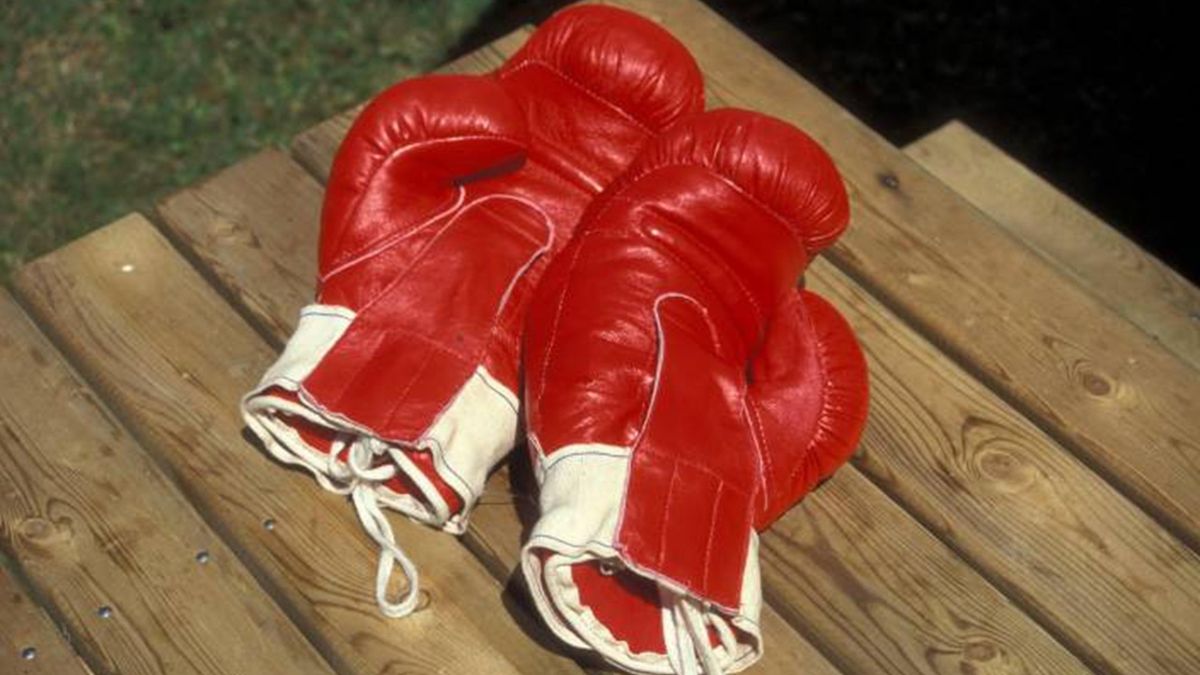 Illegal boxing gloves sales