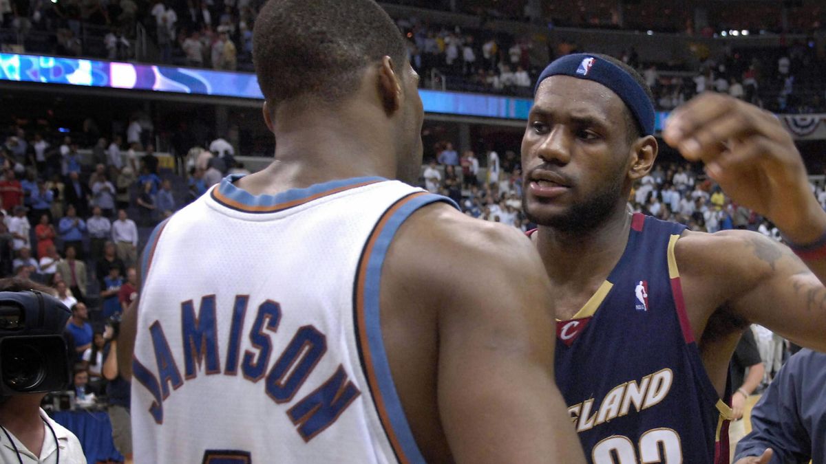 Foul inspires James - TNT Sports