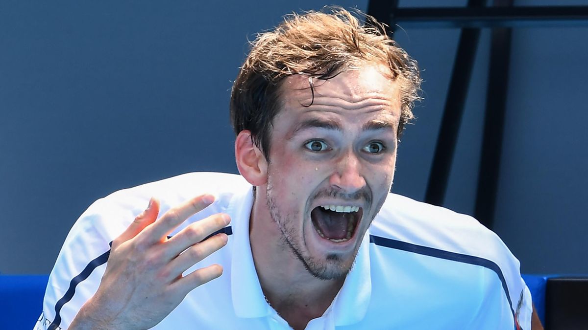 Australian Open - 'Let me play!' - Astonishing moment Daniil Medvedev tells  coach to leave stadium - TNT Sports