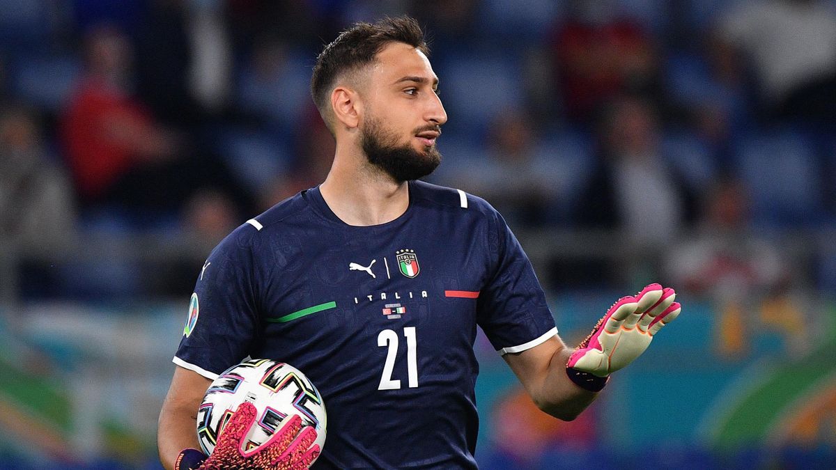 Gianluigi Donnarumma: Italy goalkeeper set for PSG medical this weekend  while on international duty - reports - TNT Sports