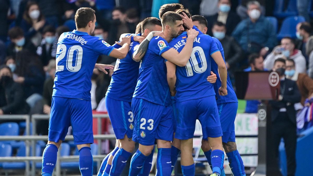 Enes Unal pounces on Eder Militao error as Getafe stun Real Madrid and end  leaders' unbeaten run - TNT Sports