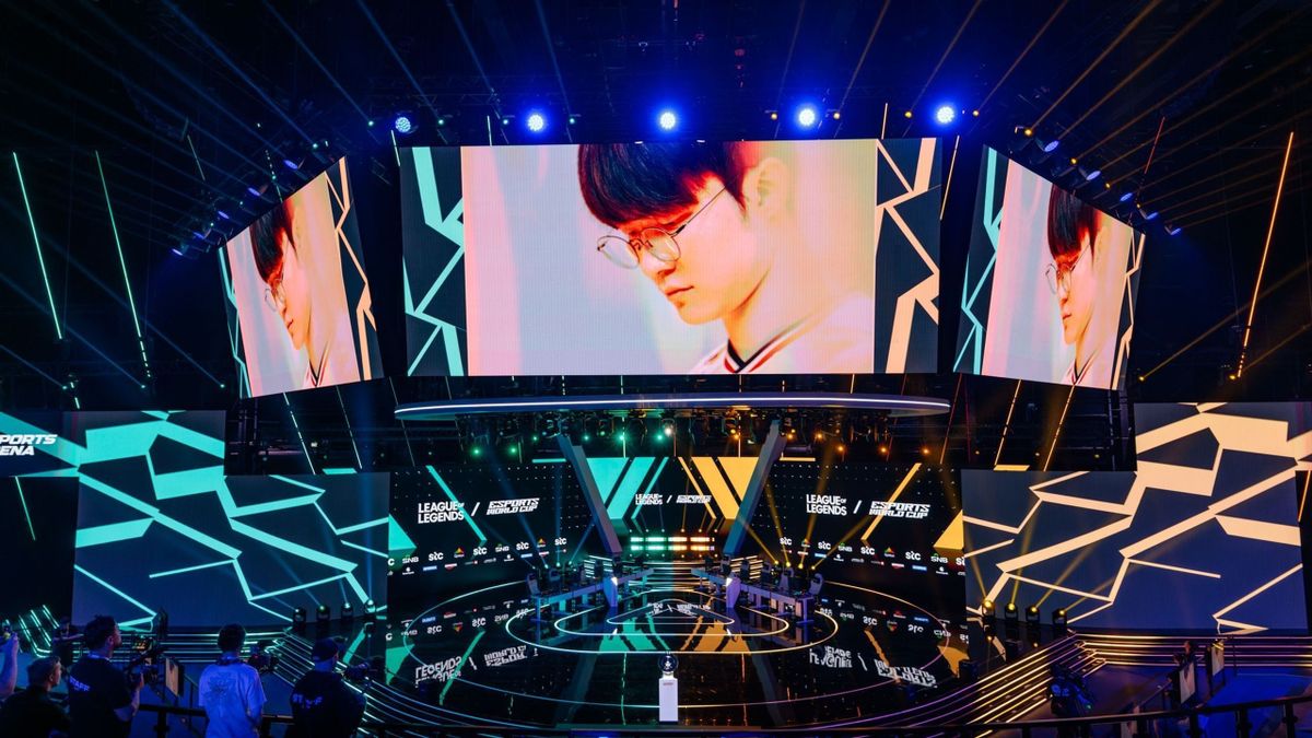 EWC 2025 Day 7 Recap: LoL Debuts, Dota 2 Semis Take Shape, and Mobile Titles Heat Up - TNT Sports