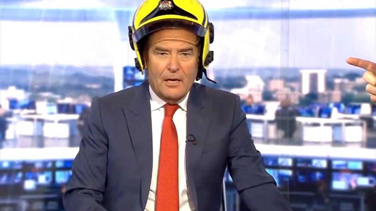 Fireman Jeff! Sky Sports presenter Jeff Stelling's comical stunt after ...