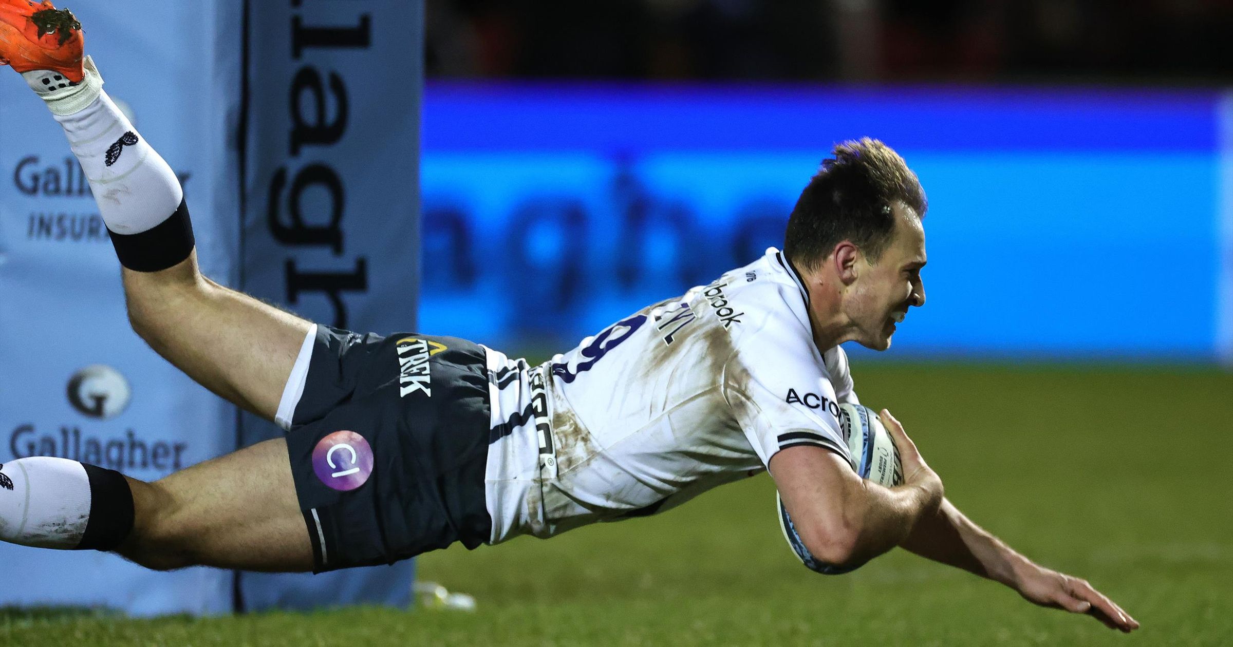 Saracens scrum-half Ivan van Zyl scores intercept try with clock in red ...