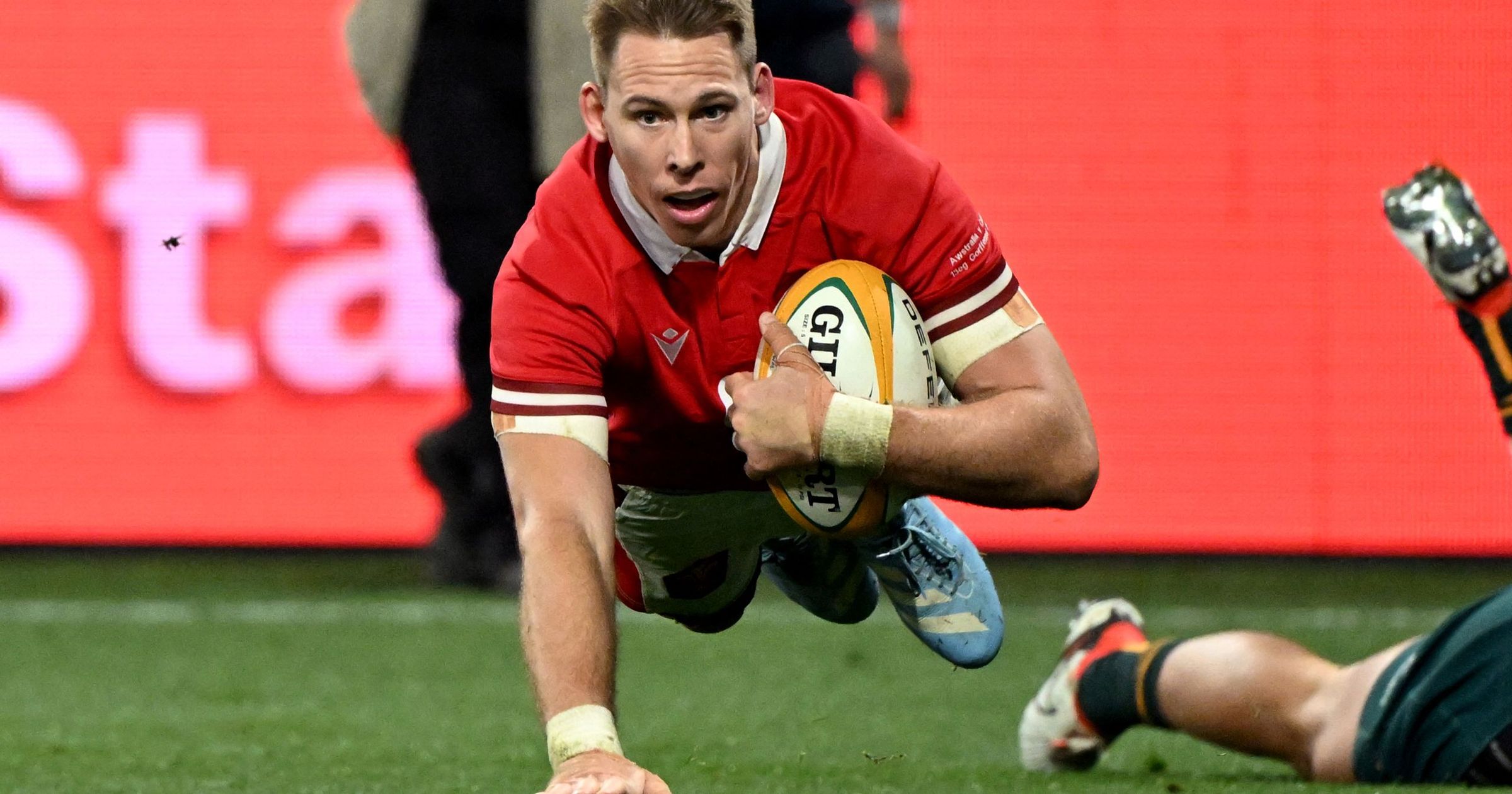 Wales star Williams retires from international rugby