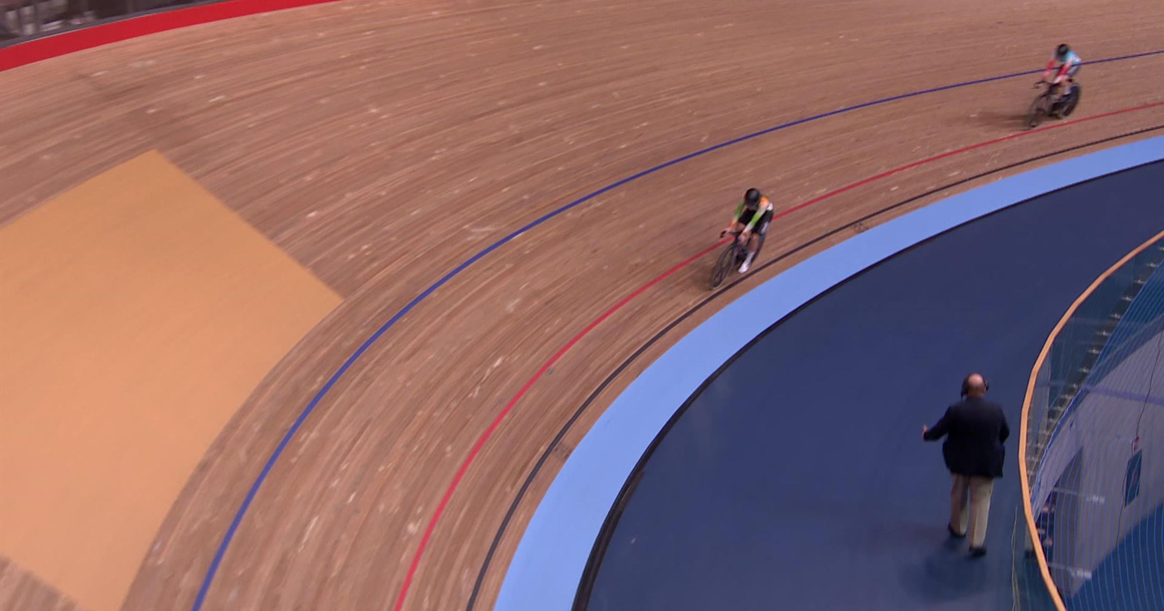 Lara Gillespie proves a popular winner as Irishwoman scoops elimination triumph at Track Champions League 2024 - Cycling - Track video - TNT Sports