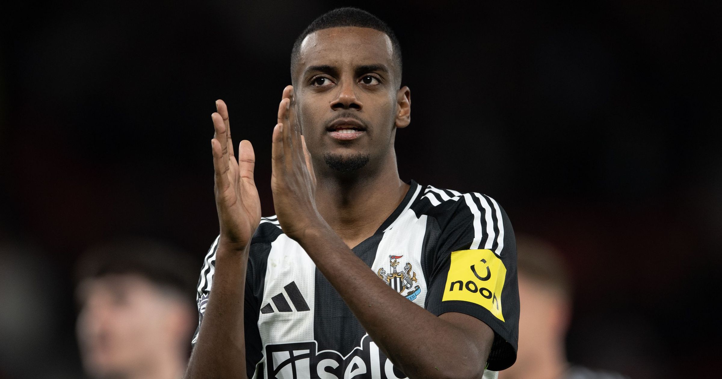Gyokeres Defends Isak Amid Controversy Over Player Power