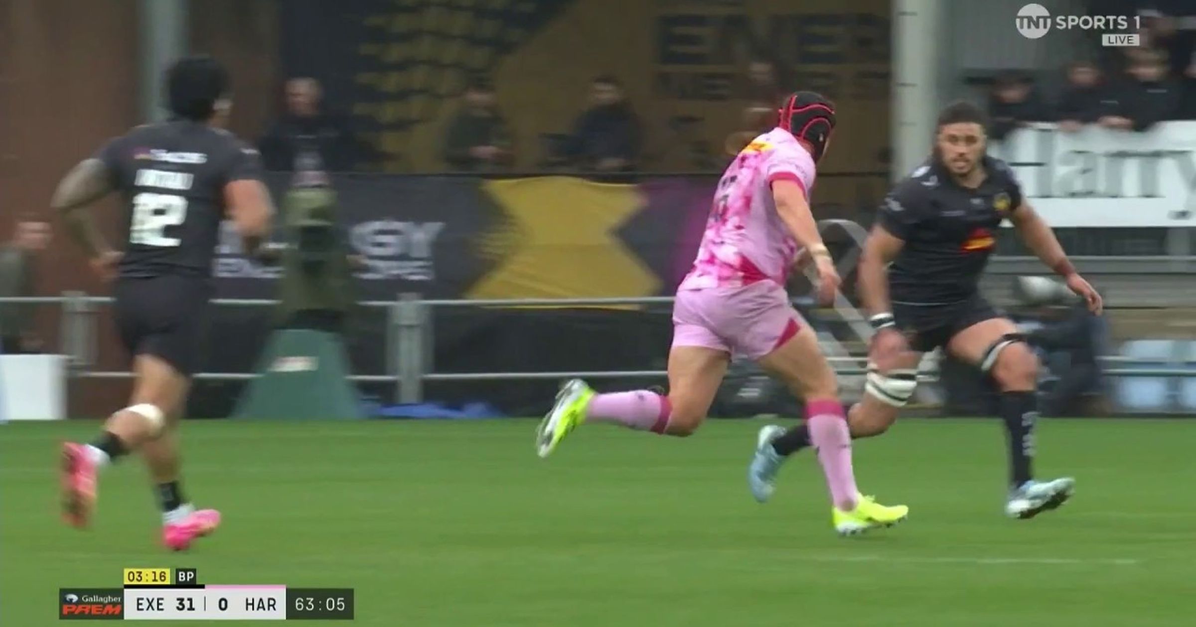 ‘Have it!’ – Exeter Chiefs flanker Ethan Roots makes crushing tackle on ...