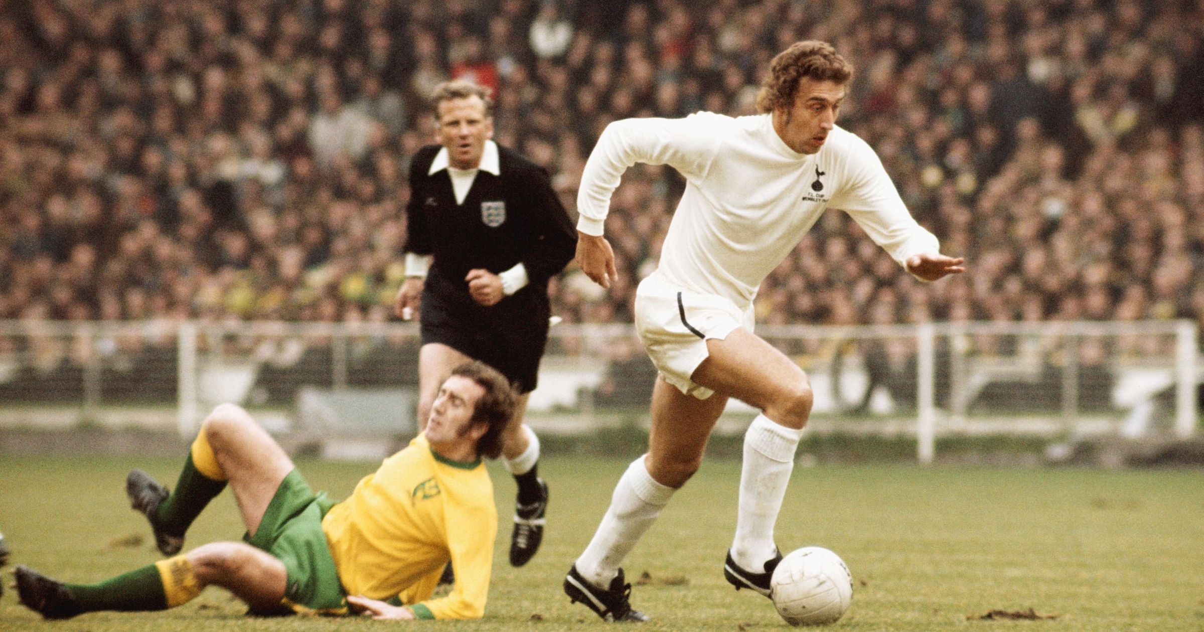 Tottenham Hotspur and Southampton pay tribute to 'all-time great' Martin Chivers after former England striker dies aged 80 - TNT Sports