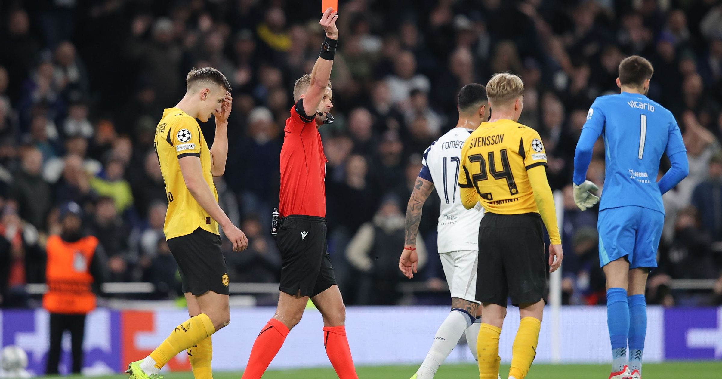 Daniel Svensson is sent off for Borussia Dortmund at Tottenham Hotspur - TNT Sports