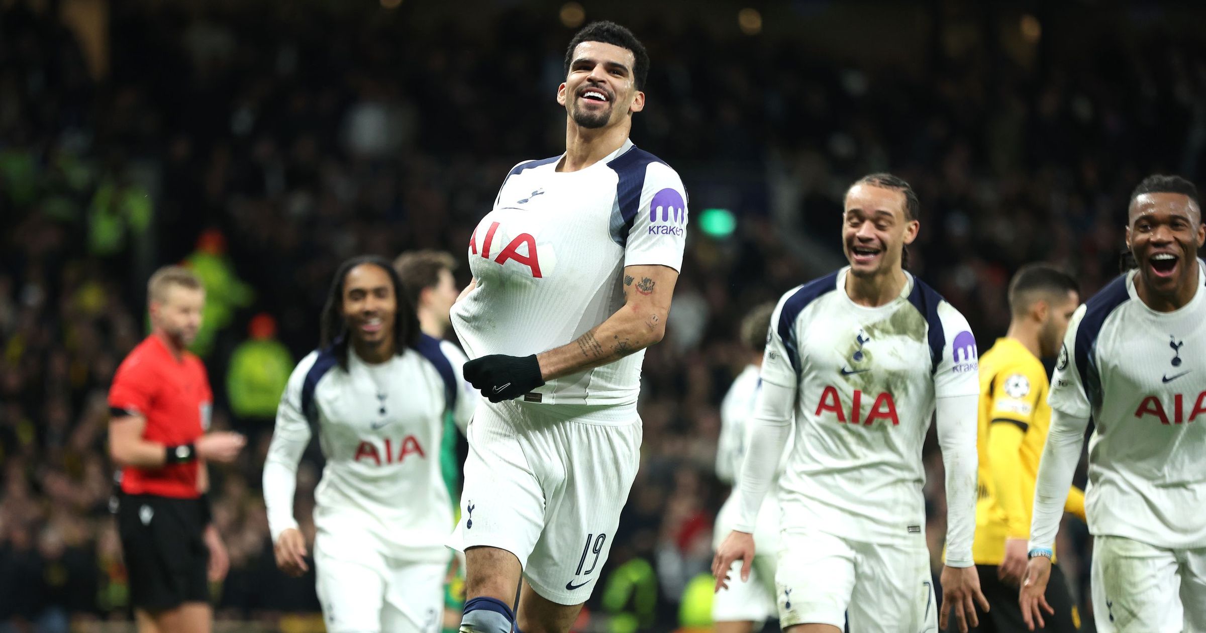 'They all count! - Dominic Solanke doubles Tottenham Hotspur lead with 'triple doink' finish against Borussia Dortmund - TNT Sports