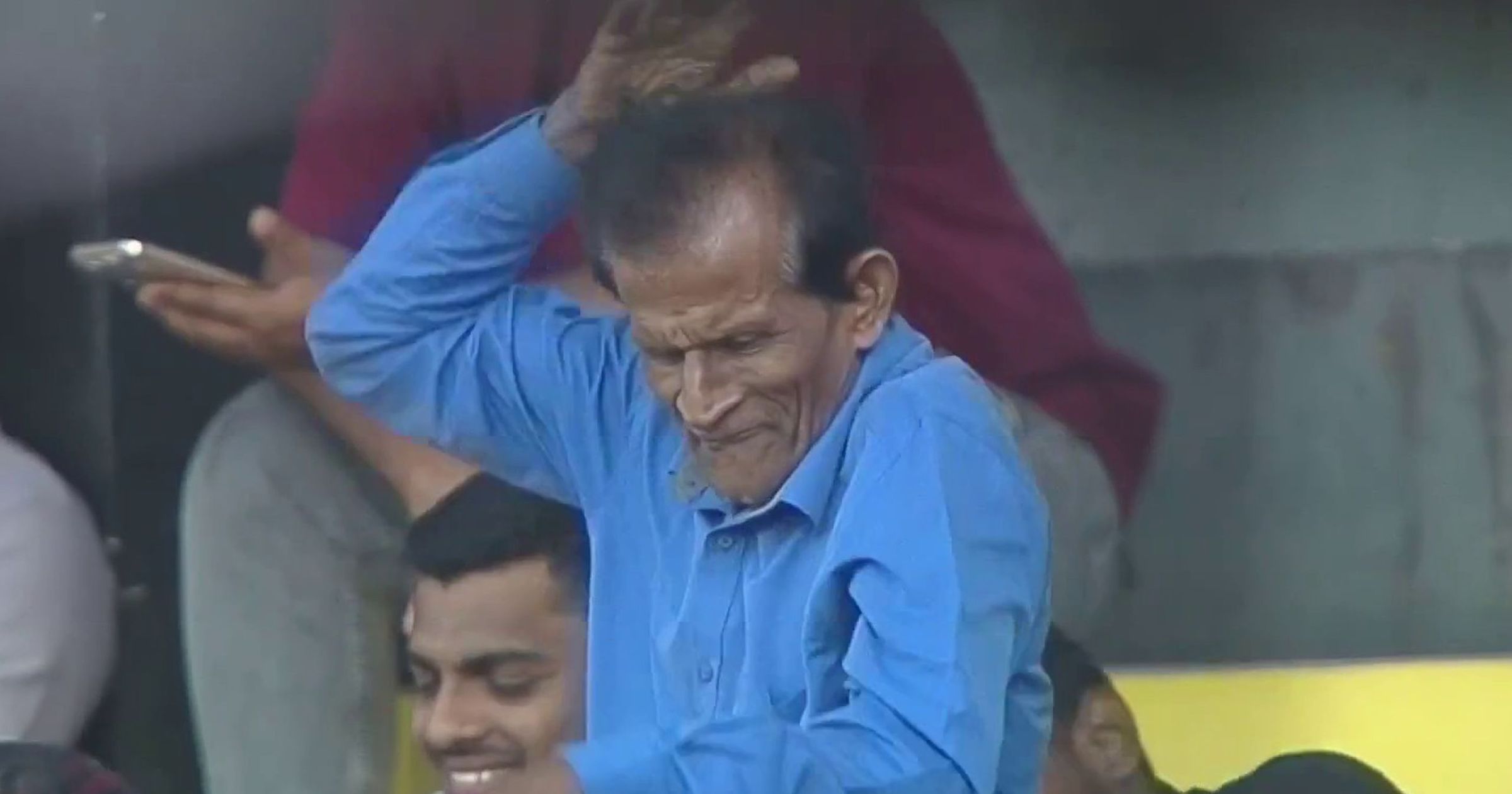 'Go on!' - Fan wows with dance moves during Sri Lanka v England