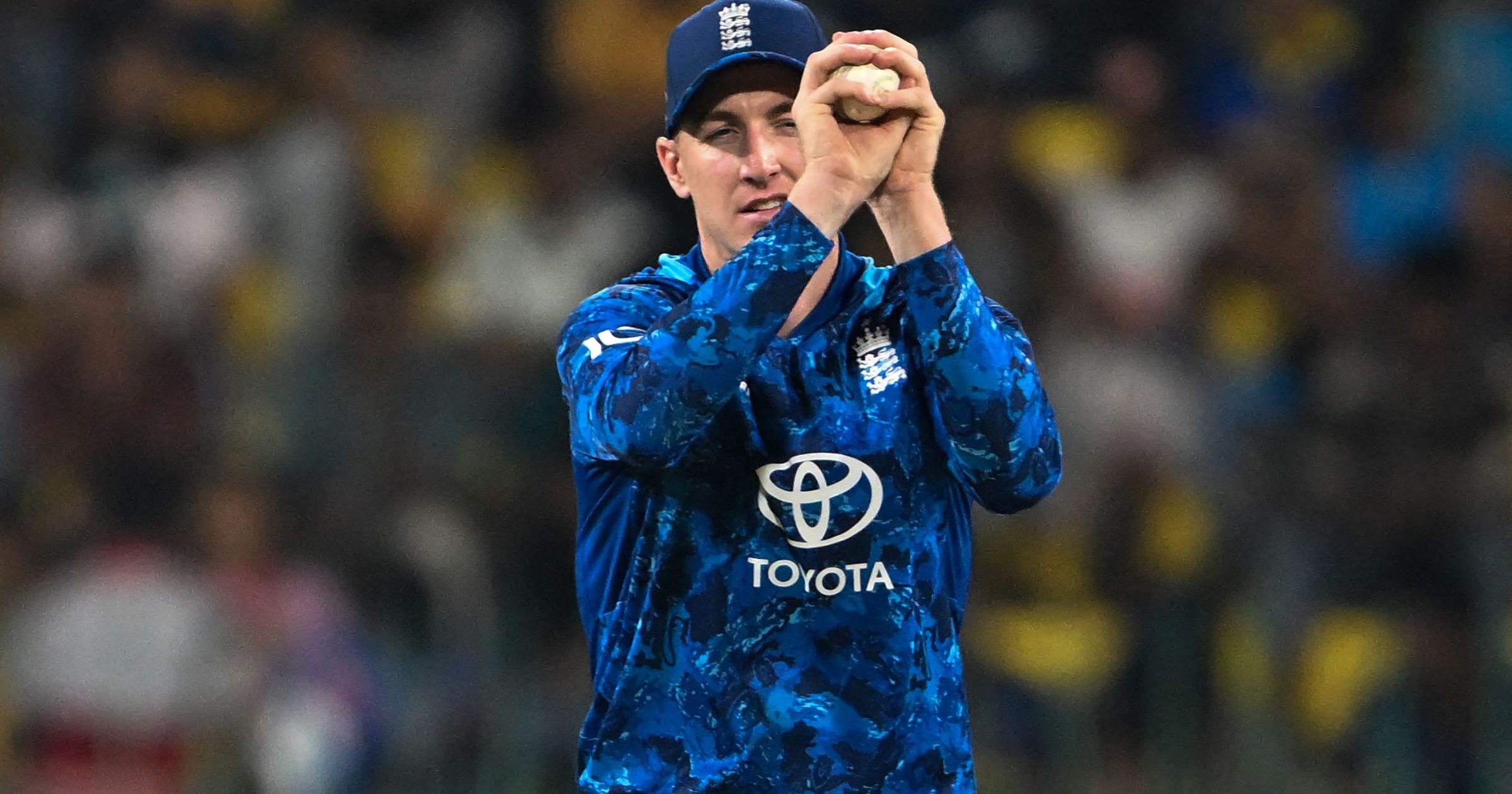 Brook takes third catch to leave Sri Lanka in big trouble