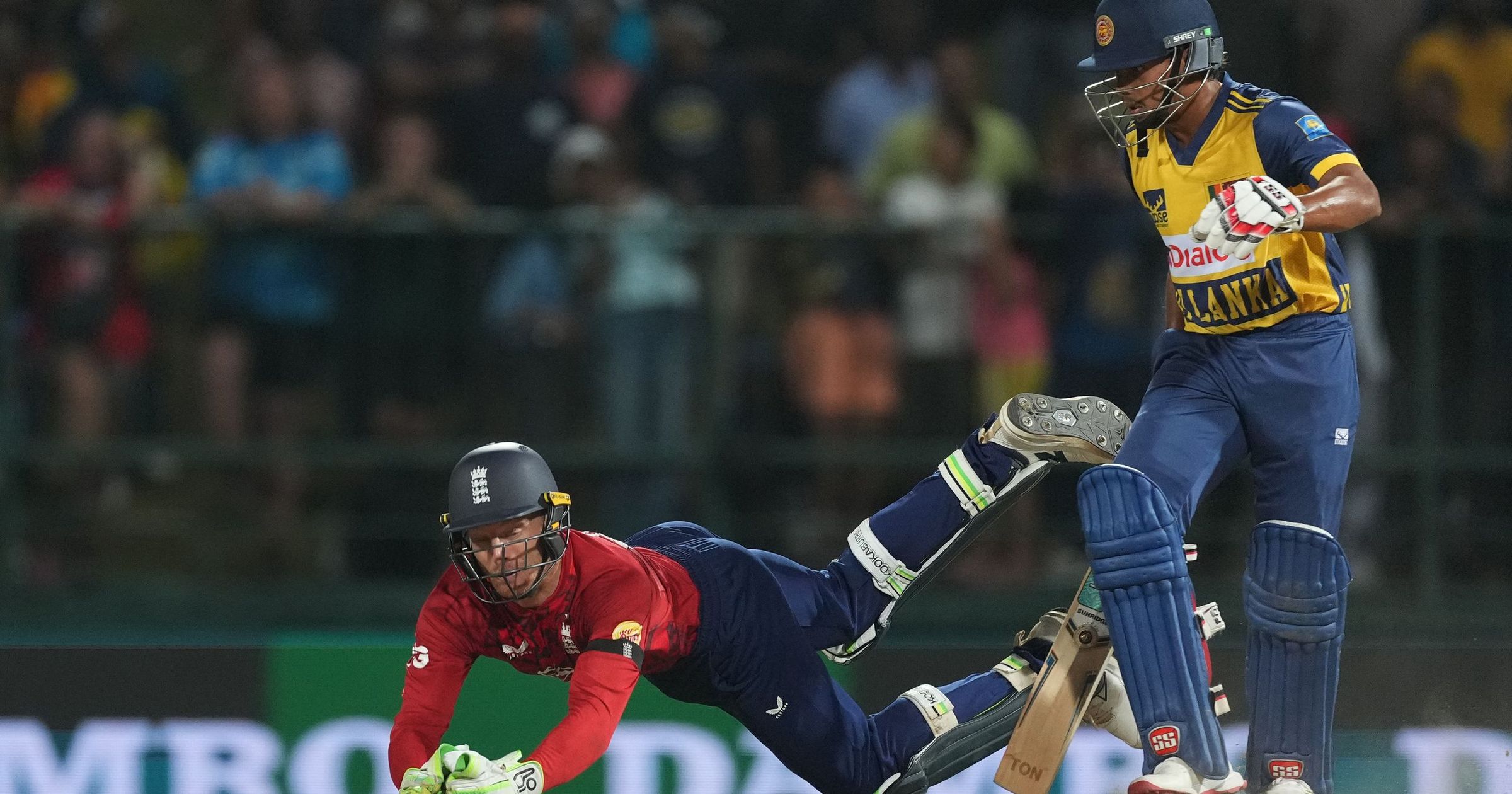 Brilliant Buttler catch sees momentum swing into England’s favour