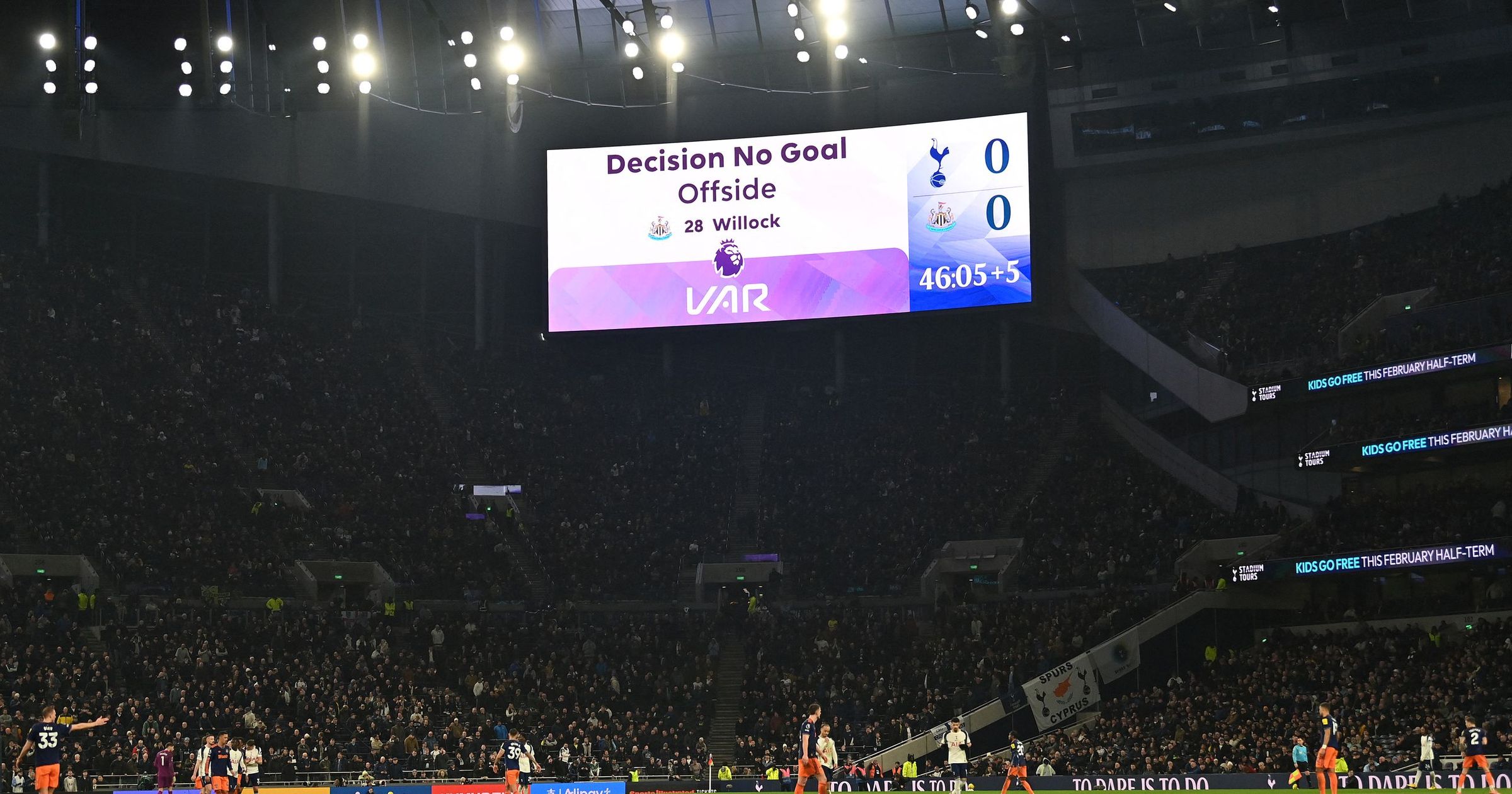 'As tight as you'll ever see' - Joe Willock goal ruled out for offside against Tottenham Hotspur - TNT Sports