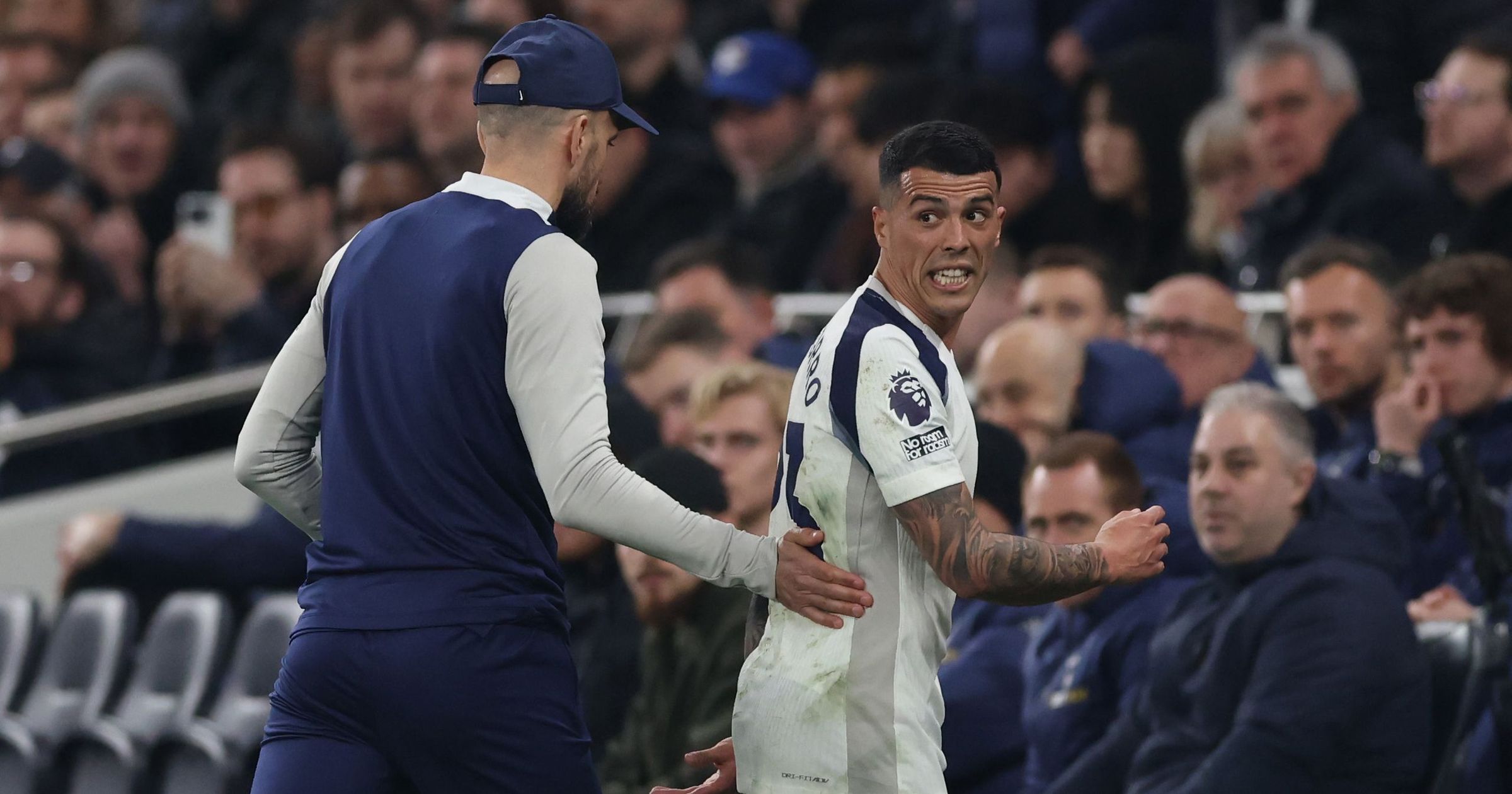 ‘He’s smashed everything’ – Porro FUMES on Spurs bench after substitution - TNT Sports