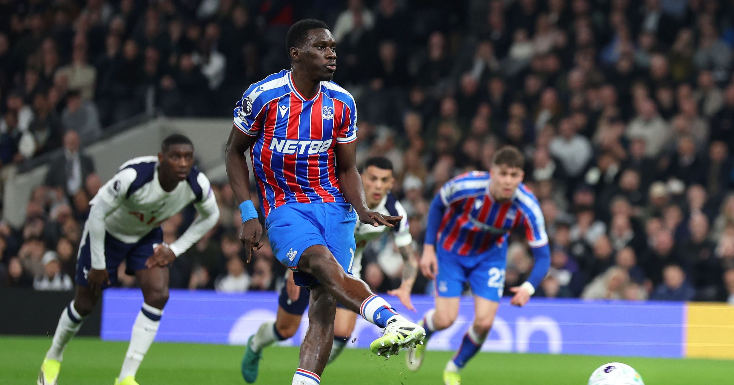 'How cool and calm was that' - Sarr levels with no-look penalty - TNT Sports