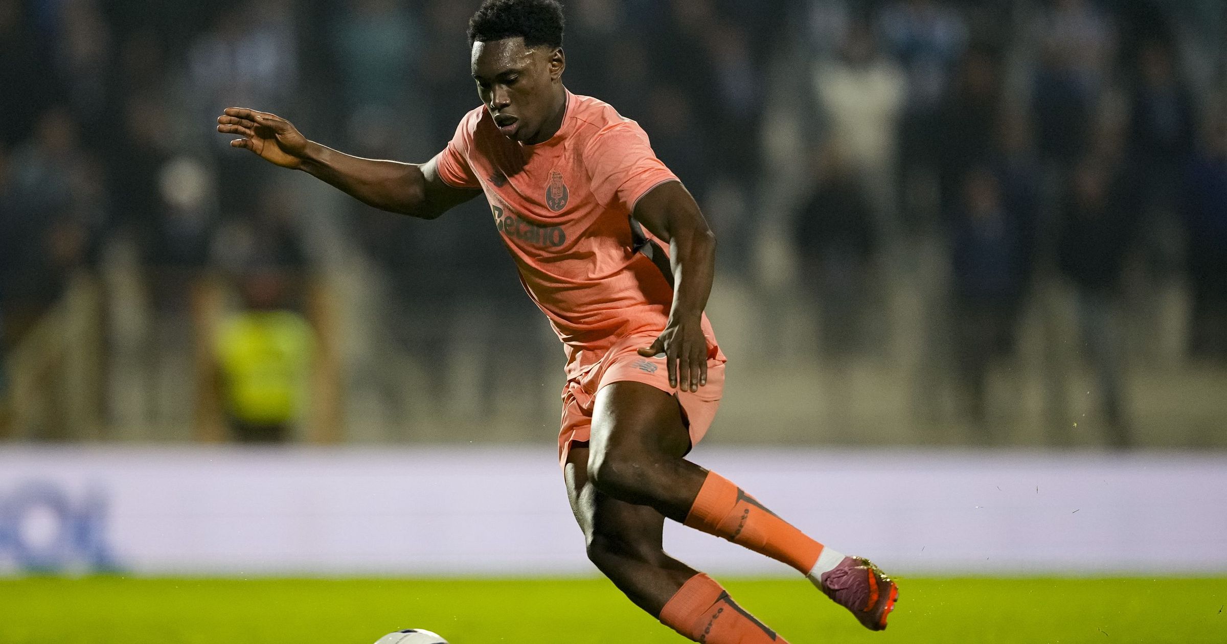 Arsenal and Spurs target Porto striker, €100m price tag for Vinicius - Euro Transfer News - TNT Sports