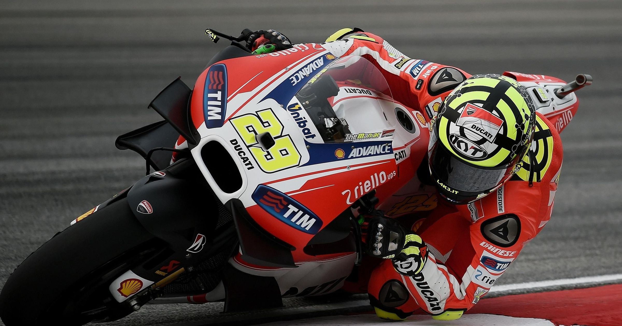 Iannone beats Rossi in Valencia FP3 - TNT Sports