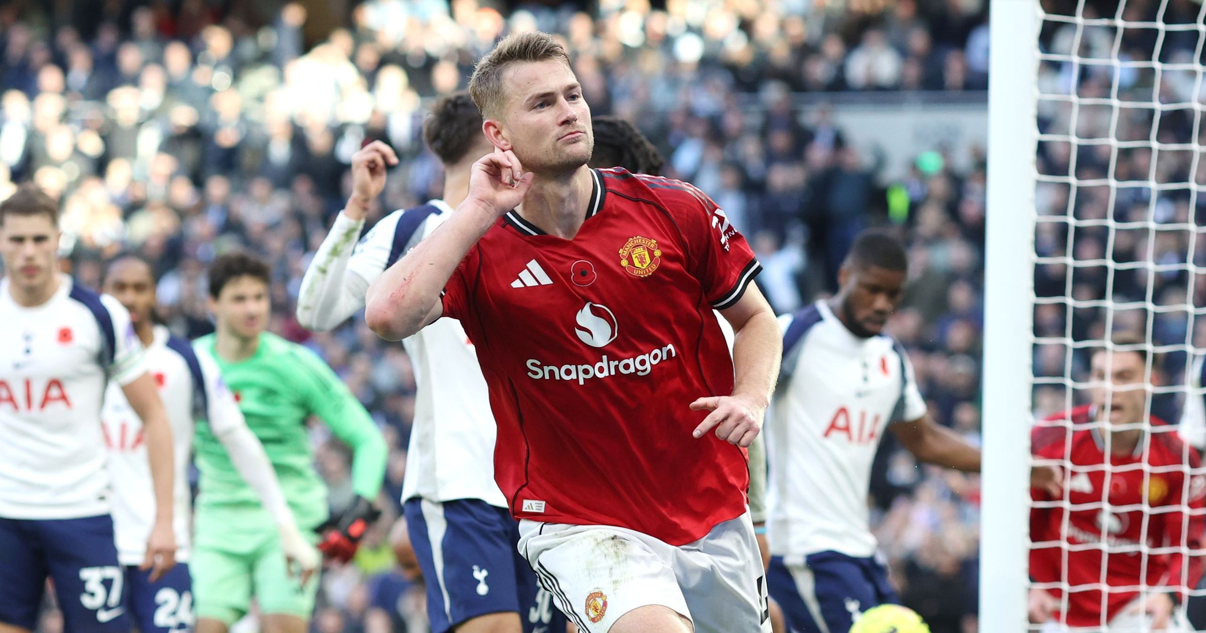 Stoppage-time drama, fan outrage & De Ligt's revenge: How Spurs-Man Utd ended in chaos - TNT Sports