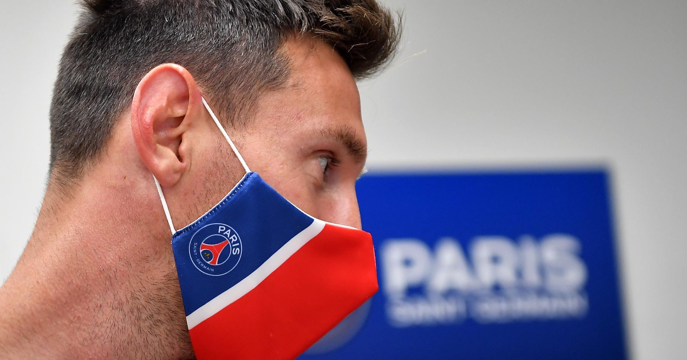 Lionel Messi: Okay so *now* we believe he is going to play for Paris ...