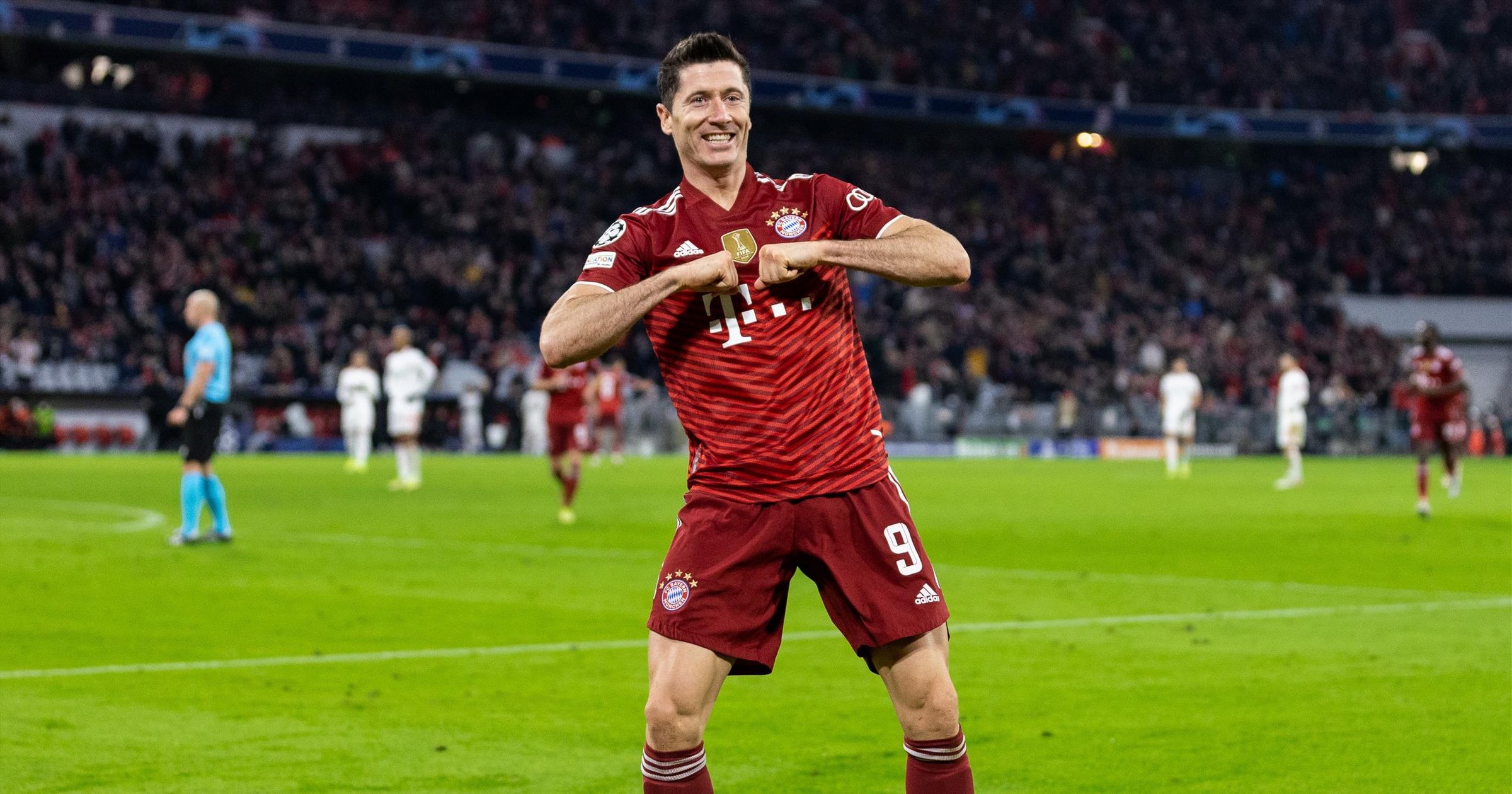 大特価 言い換え Robert Magical Lewandowski as hat-trick brilliant nets ウェア