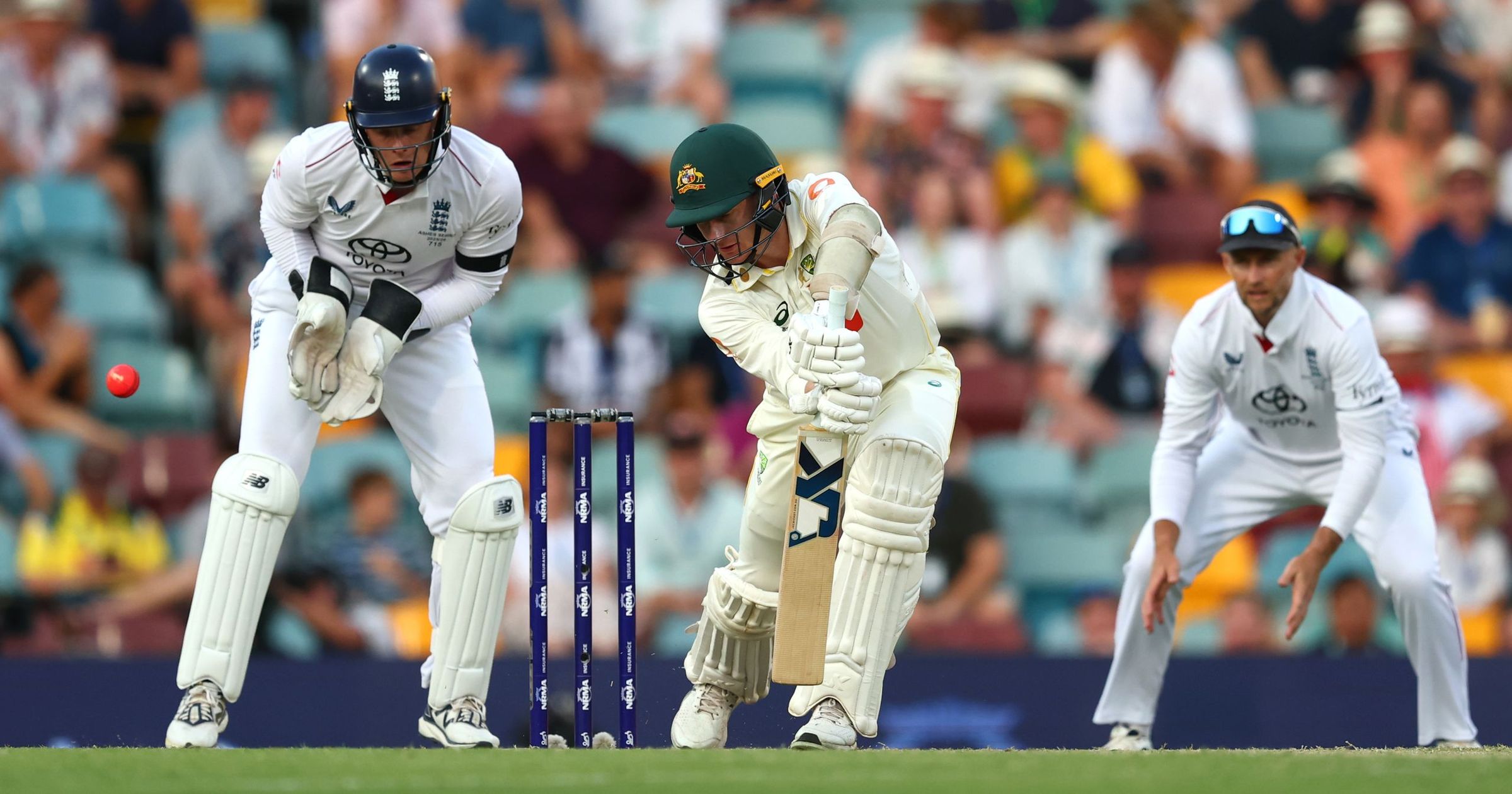Australia innings finally ends on 511 with Doggett edge