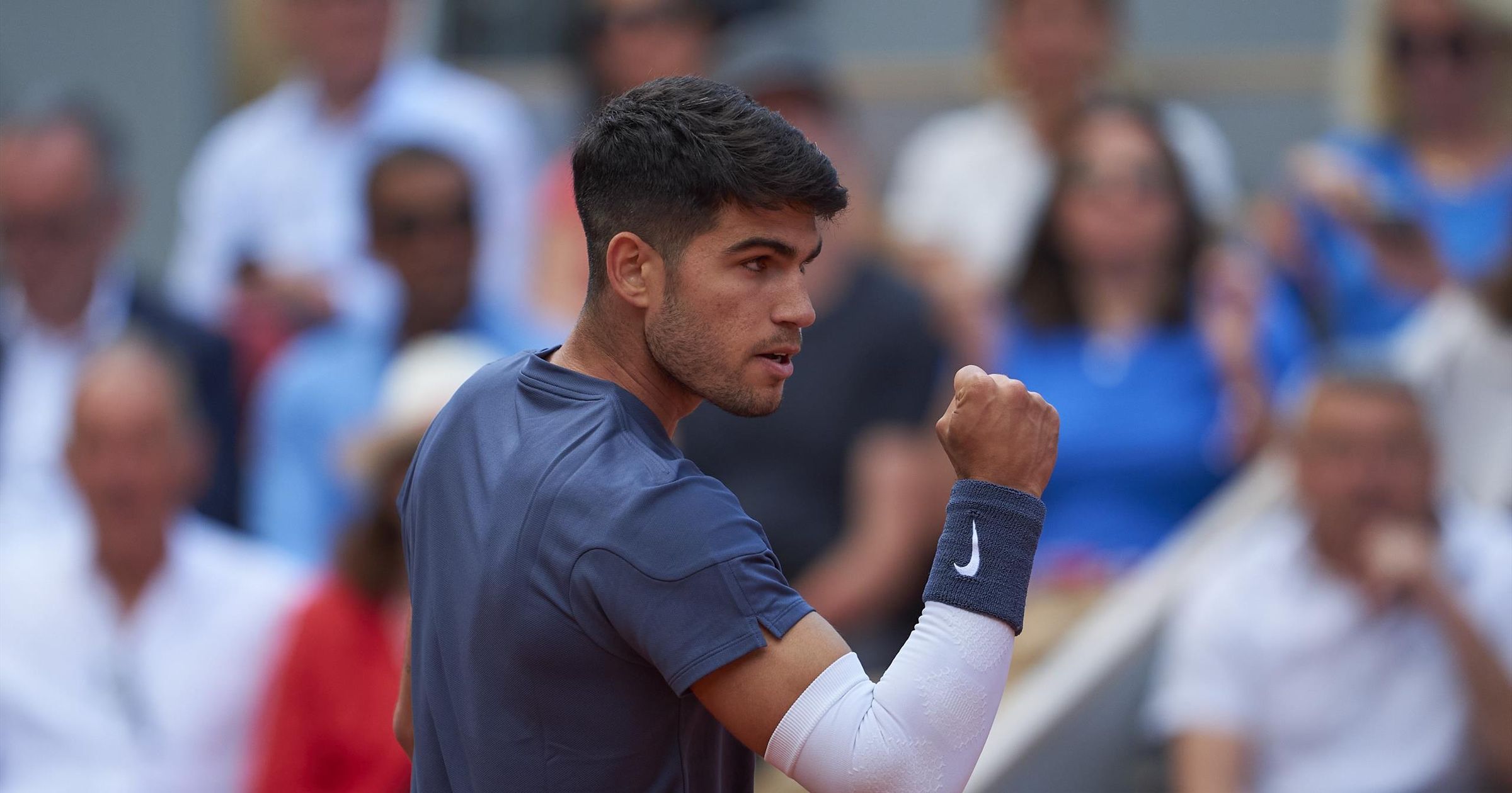 French Open: 'Wow!' - Carlos Alcaraz amazes fans with 'beautiful strike' on winner in Roland-Garros opener - Tennis video - TNT Sports