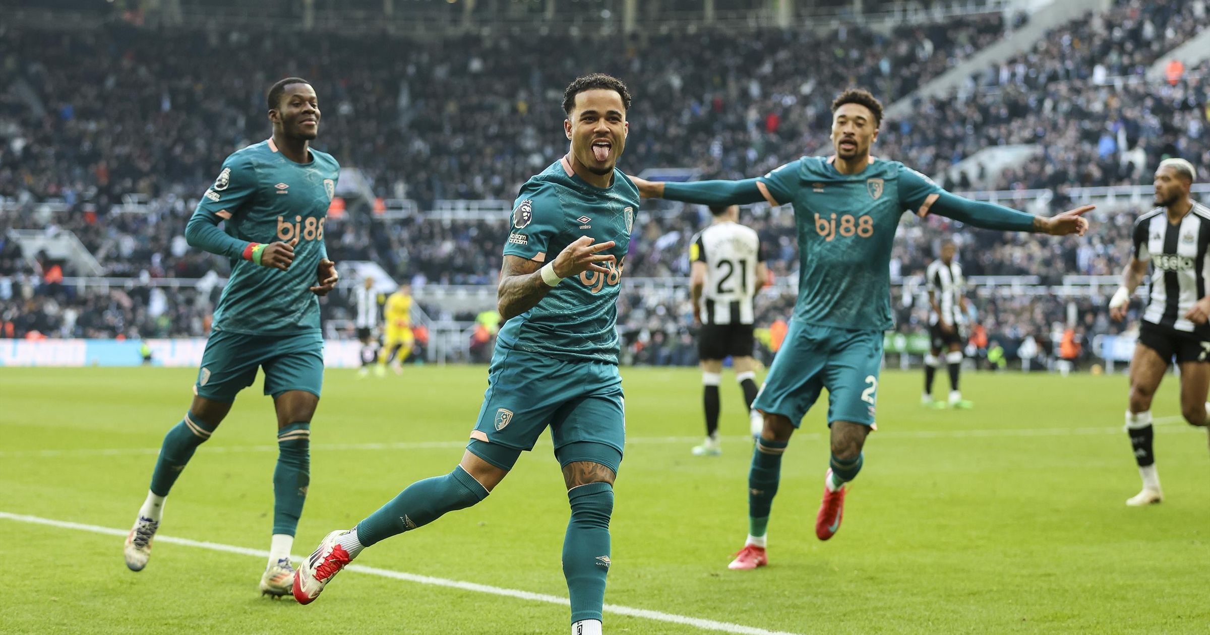 'The best of the lot!' - Justin Kluivert seals Bournemouth hat-trick ...