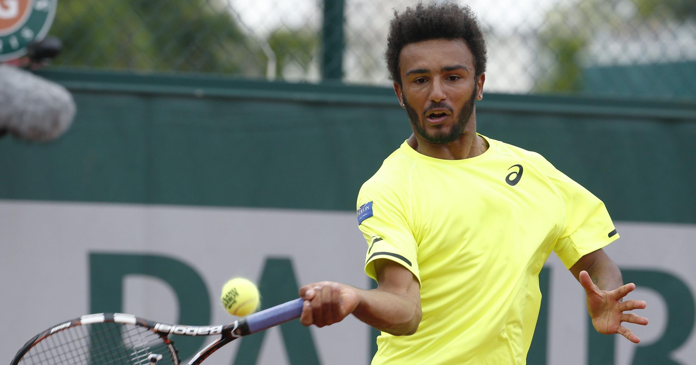 Frenchman Maxime Hamou kicked out of French Open after kissing