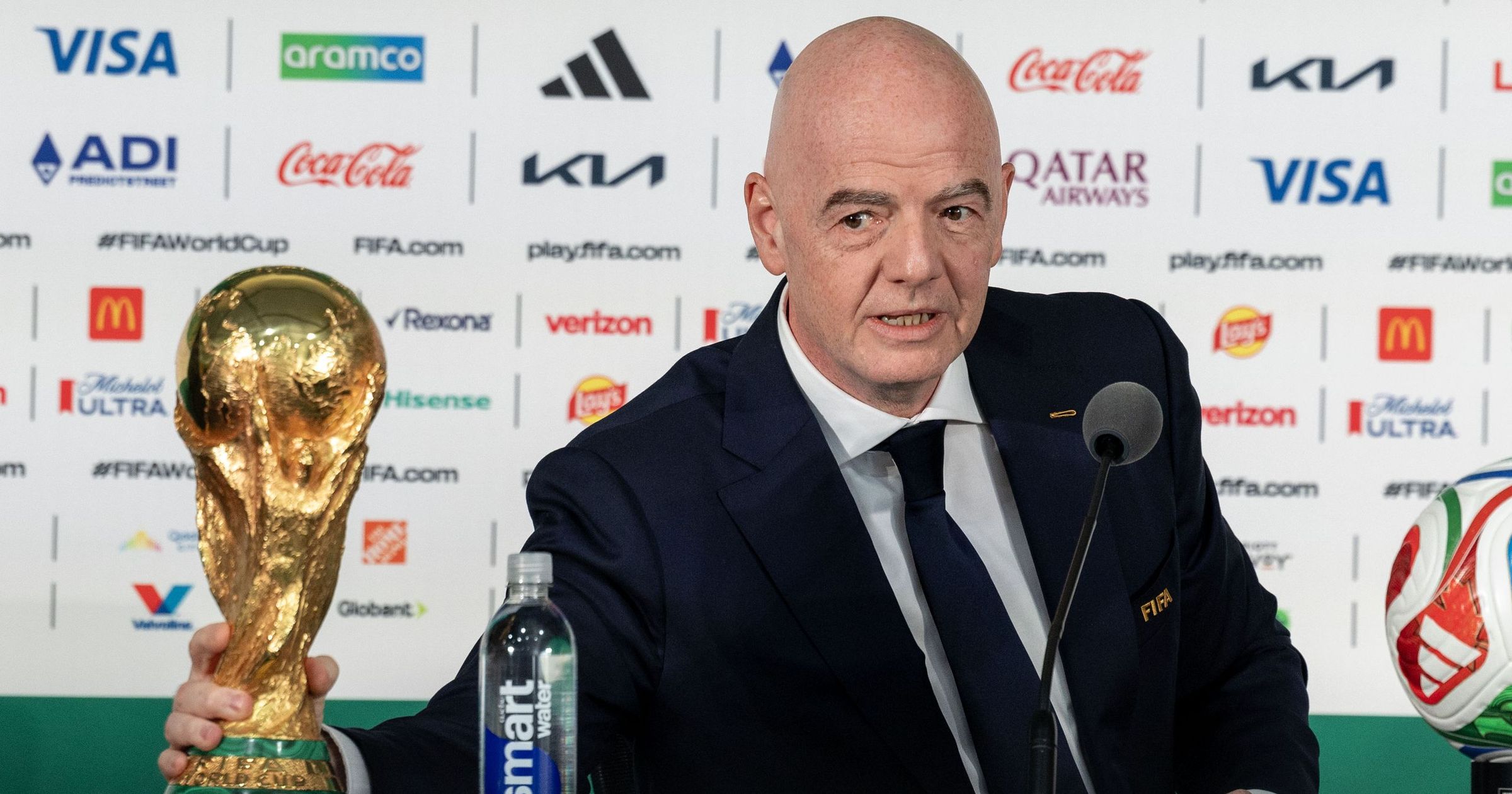 Which nations and federations support FIFA president Infantino? Who is opposing him?