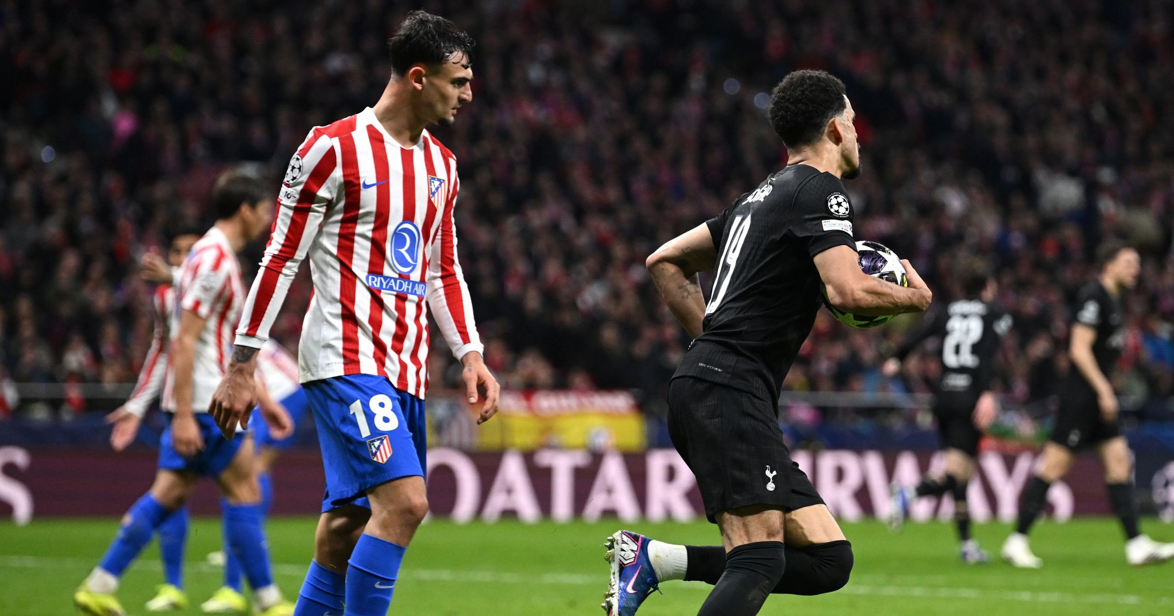 Solanke restores Spurs belief after Oblak mistake - TNT Sports
