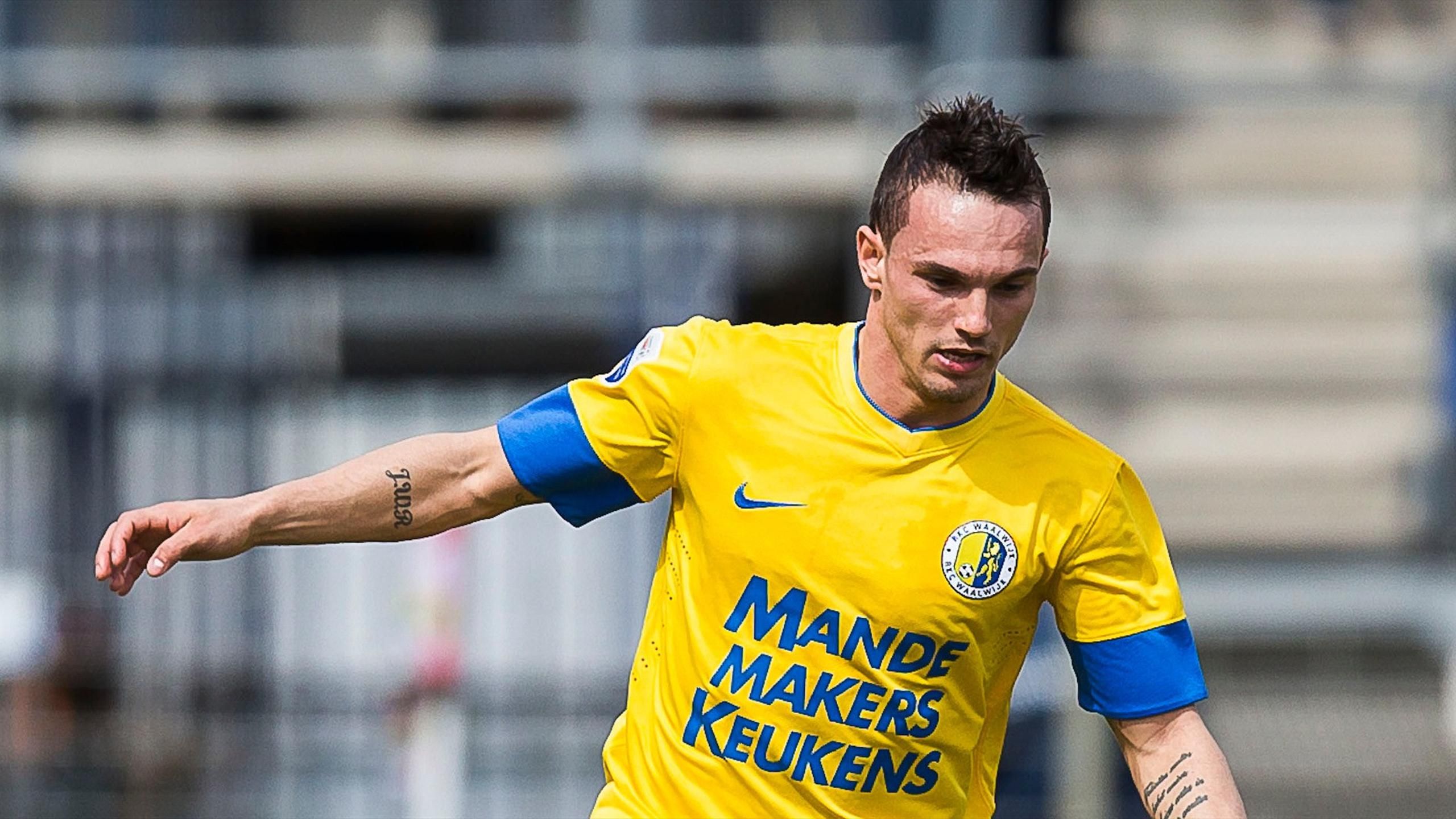 Dundee United sign Rodney Sneijder - TNT Sports