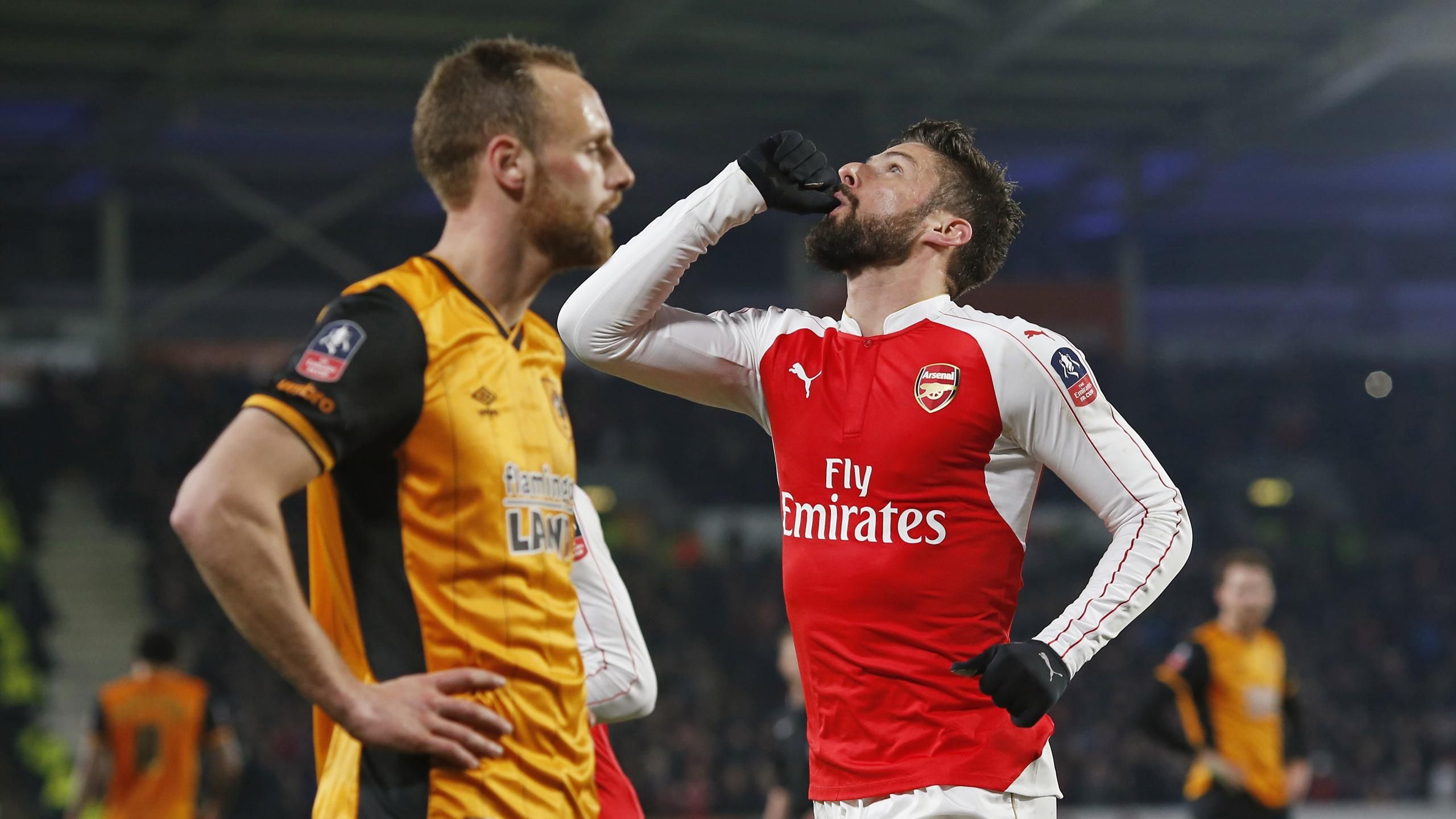 Olivier Giroud and Theo Walcott score twice each as Arsenal hammer Hull