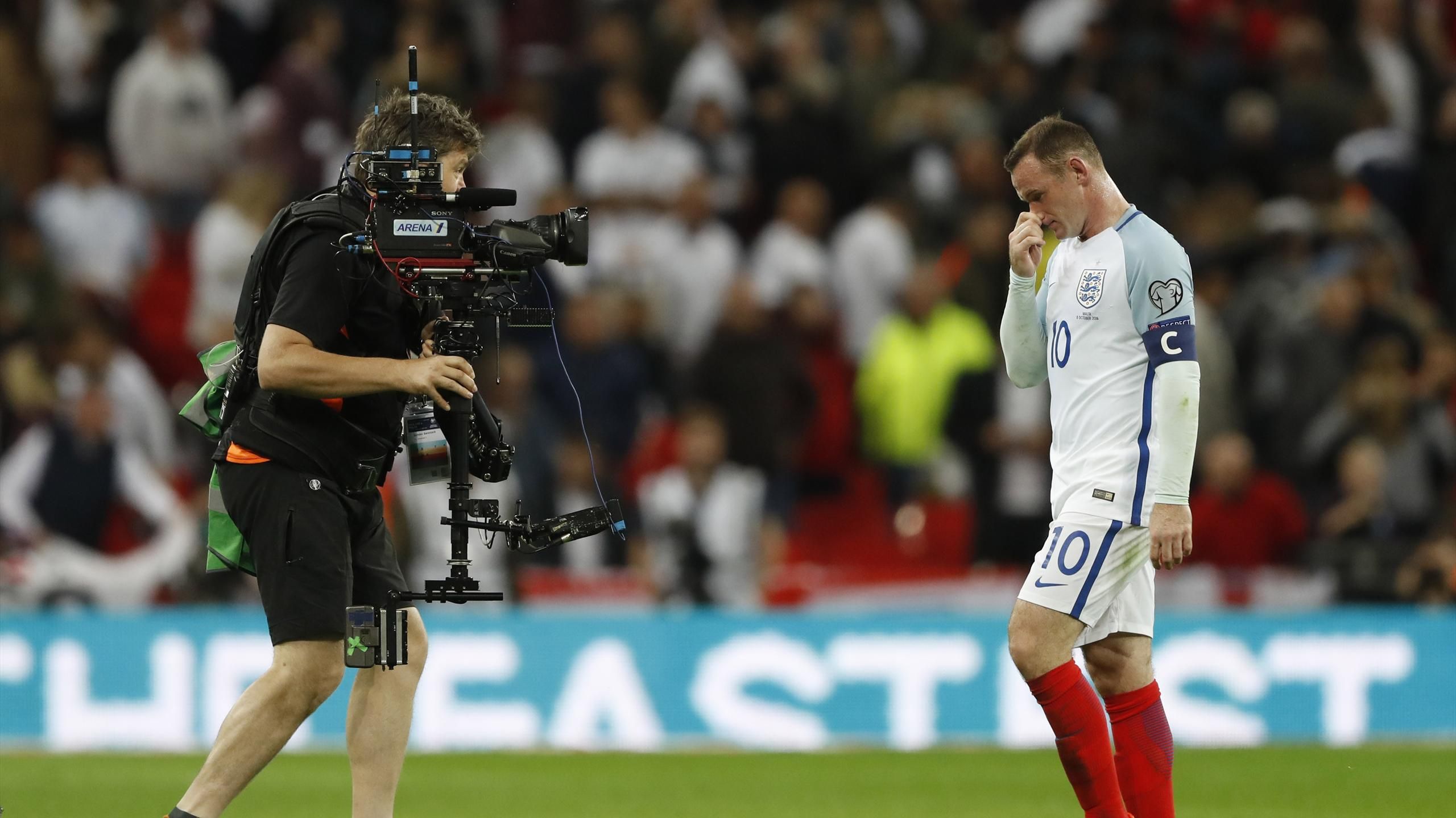 The Warm-Up: Booing Wayne Rooney becomes national sport, a Brucey bonus ...