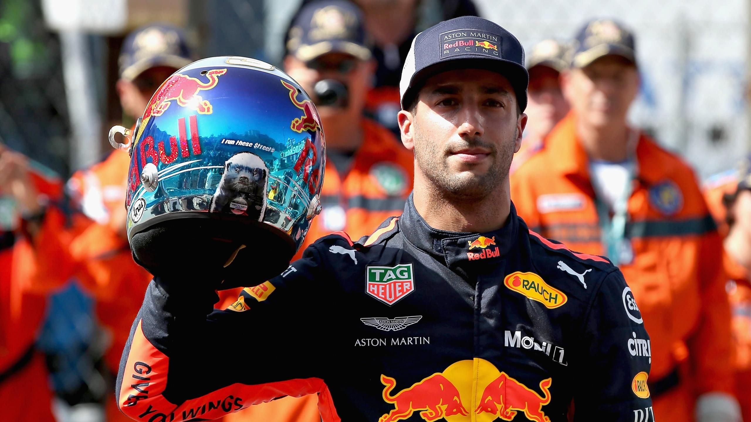 Daniel Ricciardo takes Monaco pole with track record lap - TNT Sports