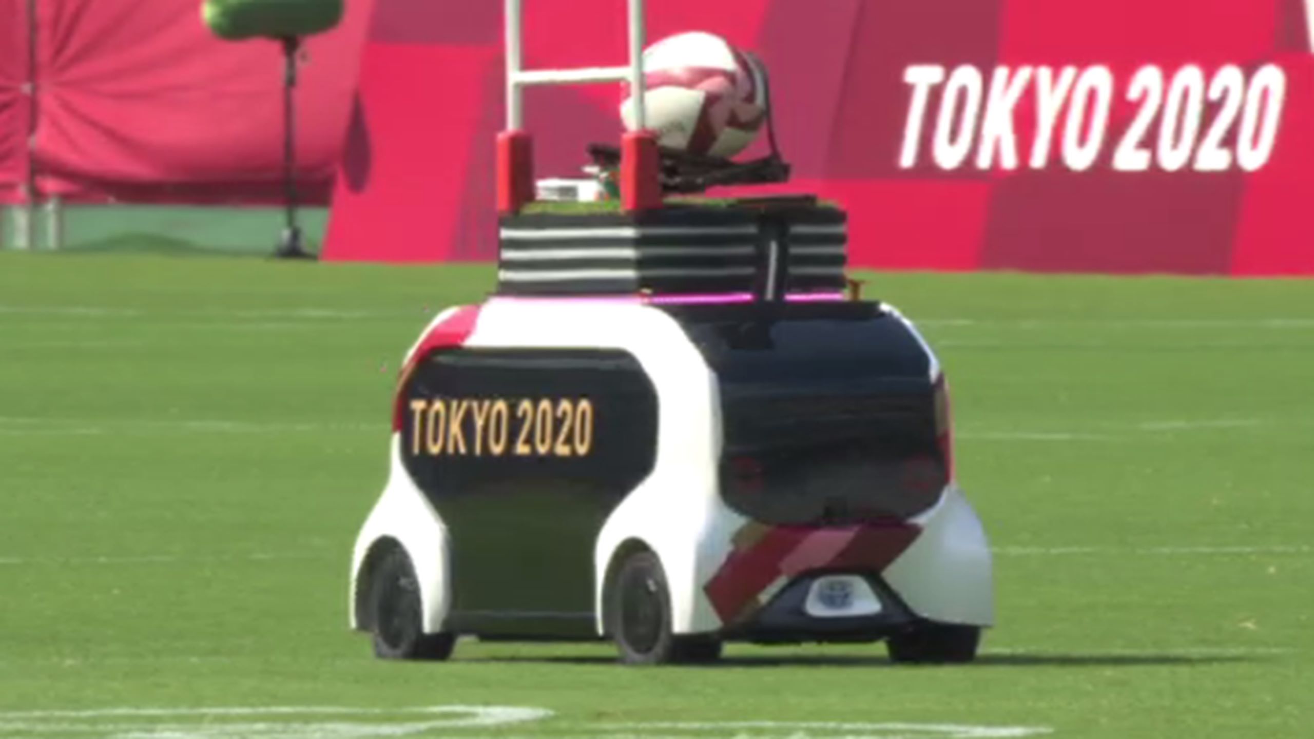 Tokyo 2020 Olympics - What a robot! Tiny car brings out rugby sevens ...