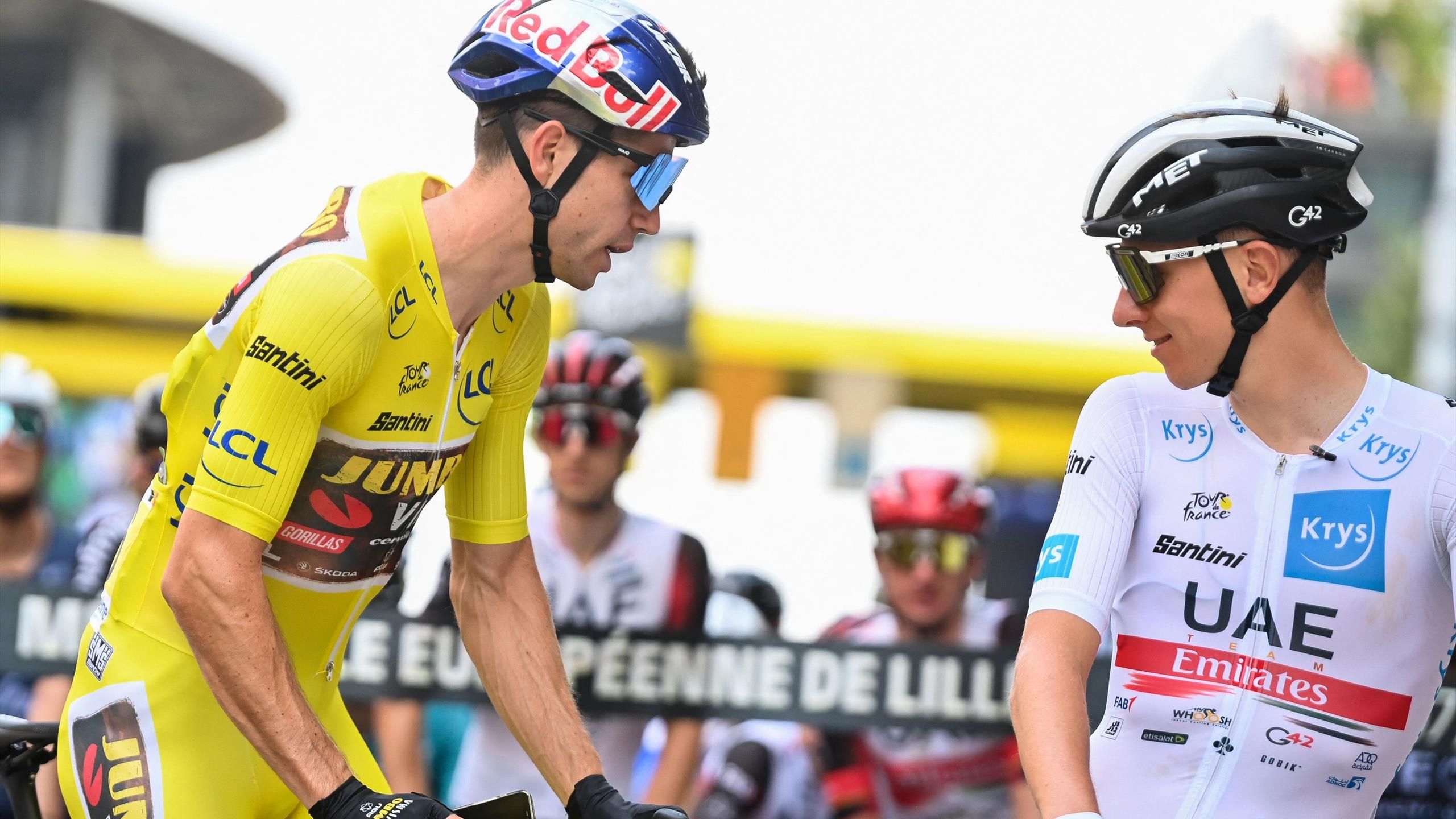 Vivid Paris-roubaix | Wout Van Aert L’emporte Devant Tadej Pogačar View for Desktop