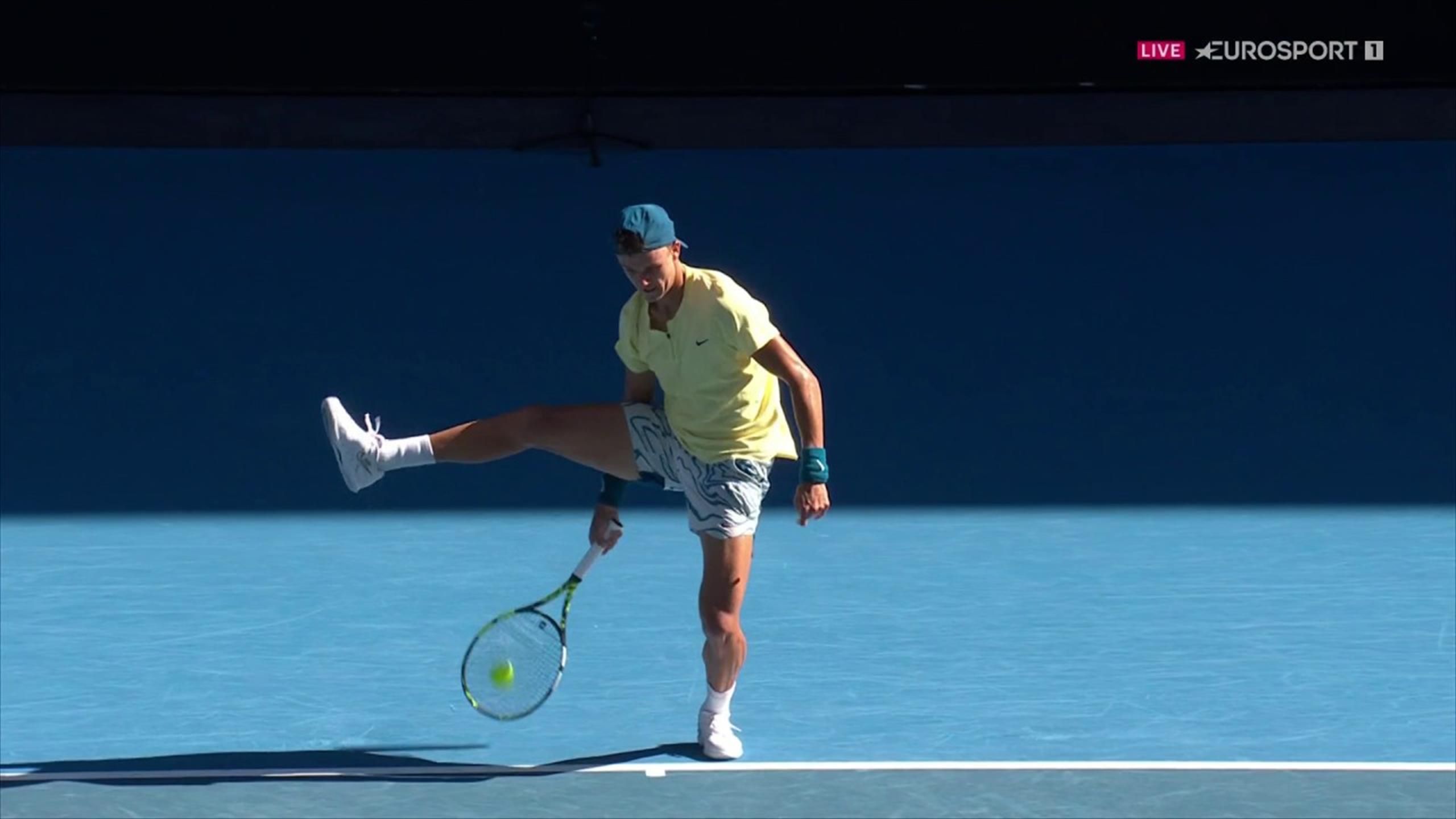 Holger Rune attempts trick-shot tweener - but he loses the point ...