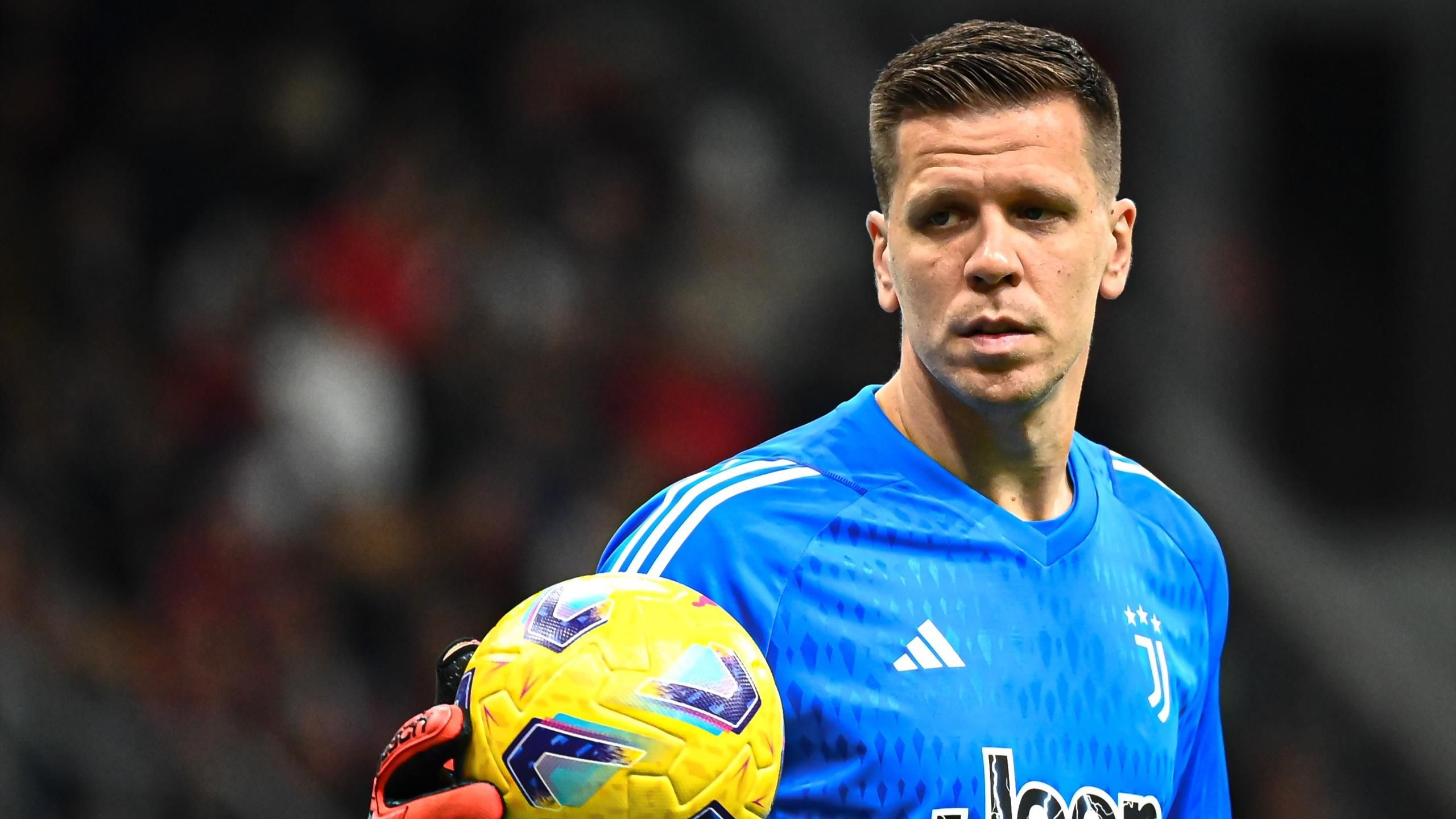 Wojciech Szczesny produces brilliant save to deny Olivier Giroud after