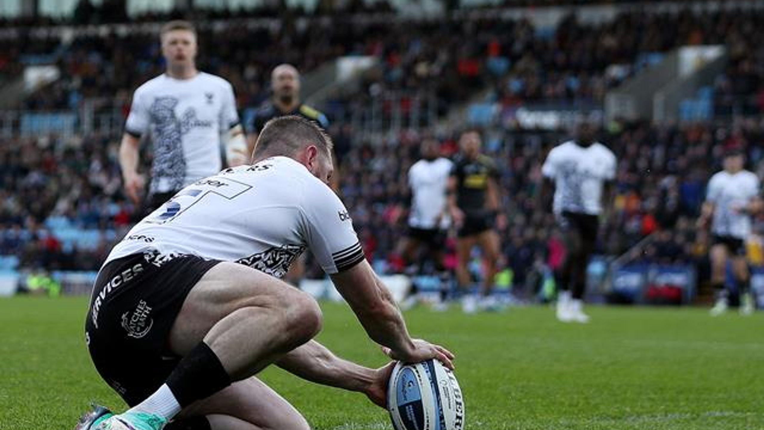 ‘Lovely move’ – Clever kick from Callum Sheedy sends Richard Lane over ...