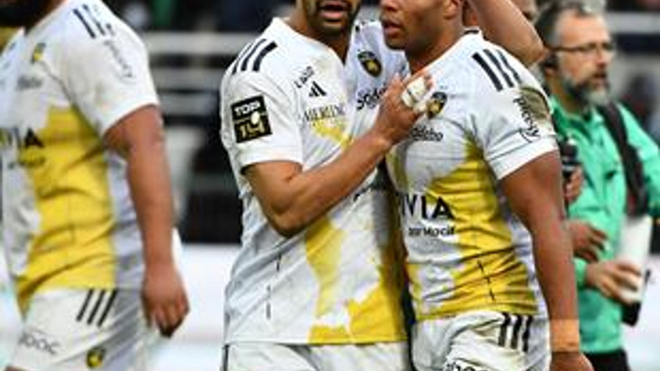 La Rochelle go the length of the field as Teddy Thomas goes over for a ...