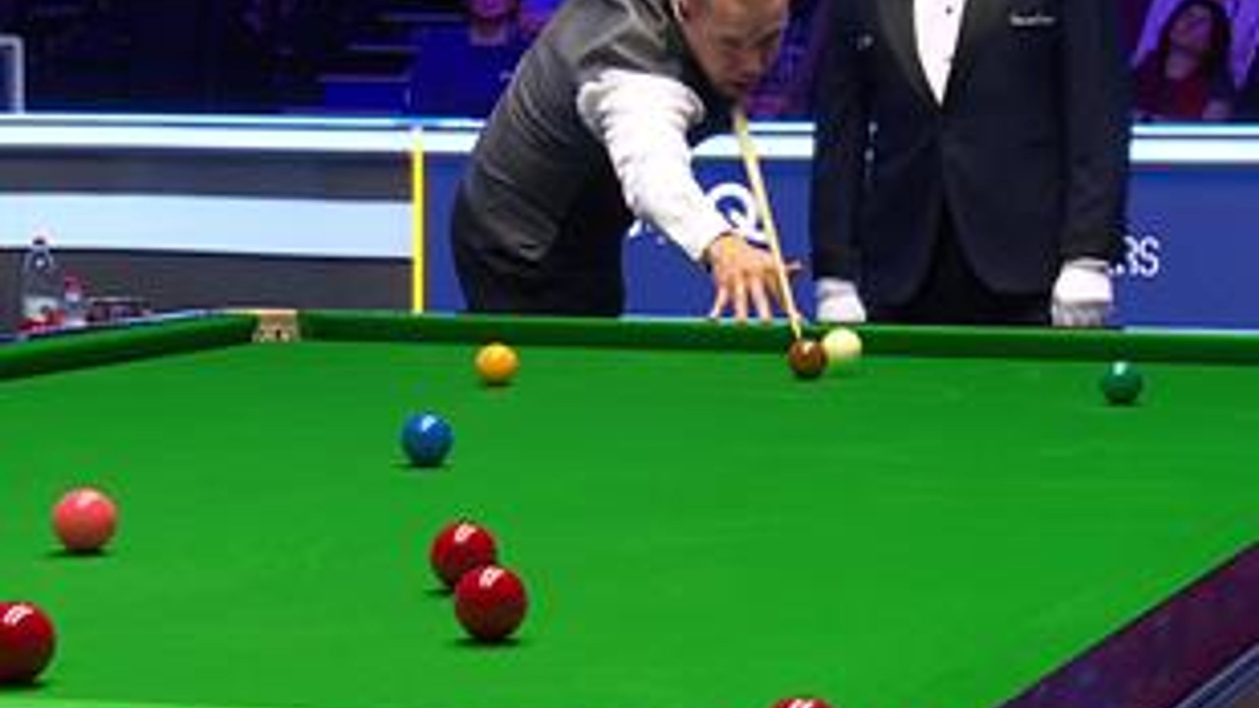 Barry Hawkins delights Alexandra Palace crowd with sensational shot to ...
