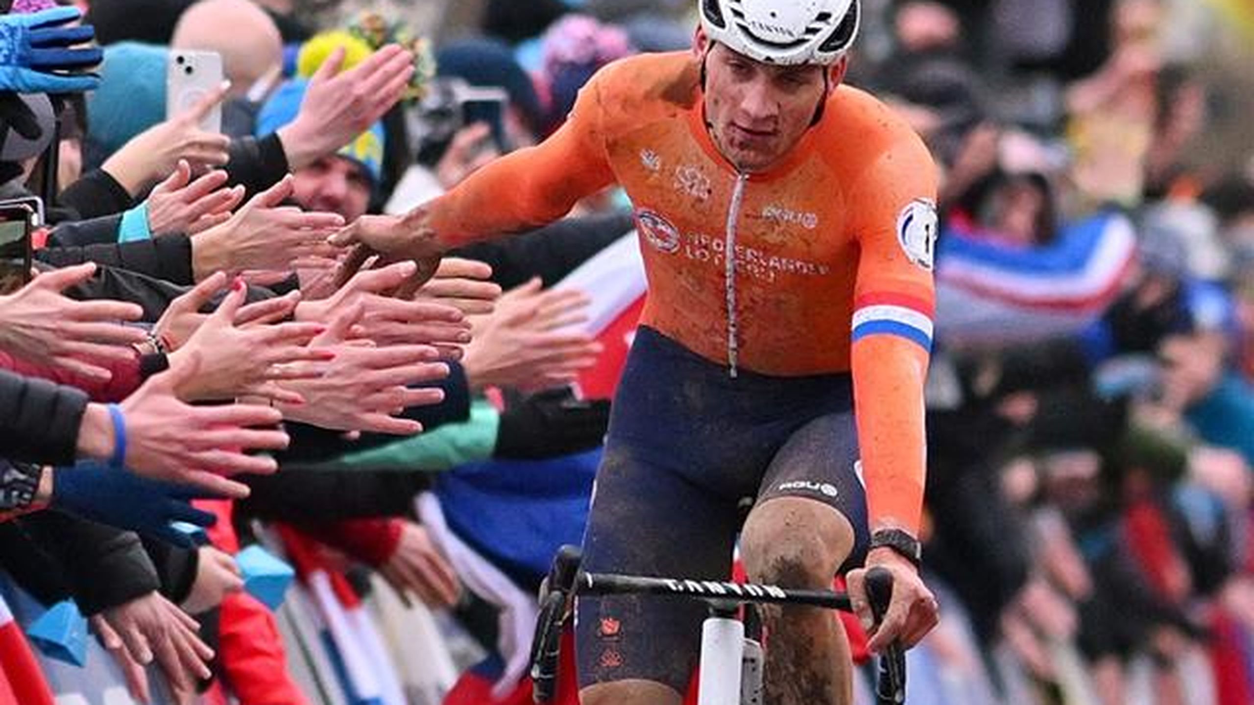 Highlights: Faultless Mathieu van der Poel storms to cyclo-cross World ...