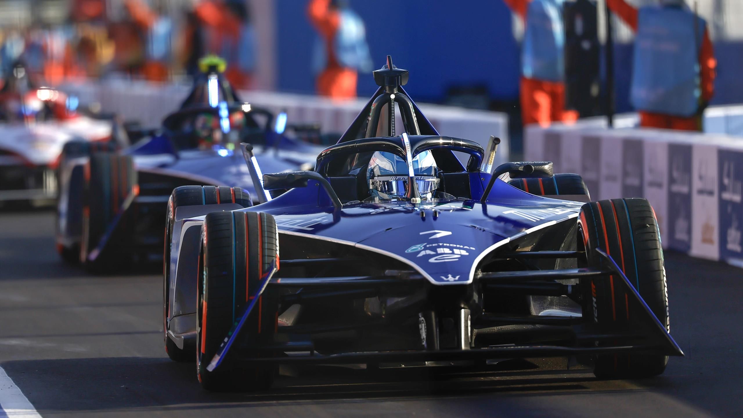 Tokyo EPrix highlights Maximilian Guenther fends off Oliver Rowland