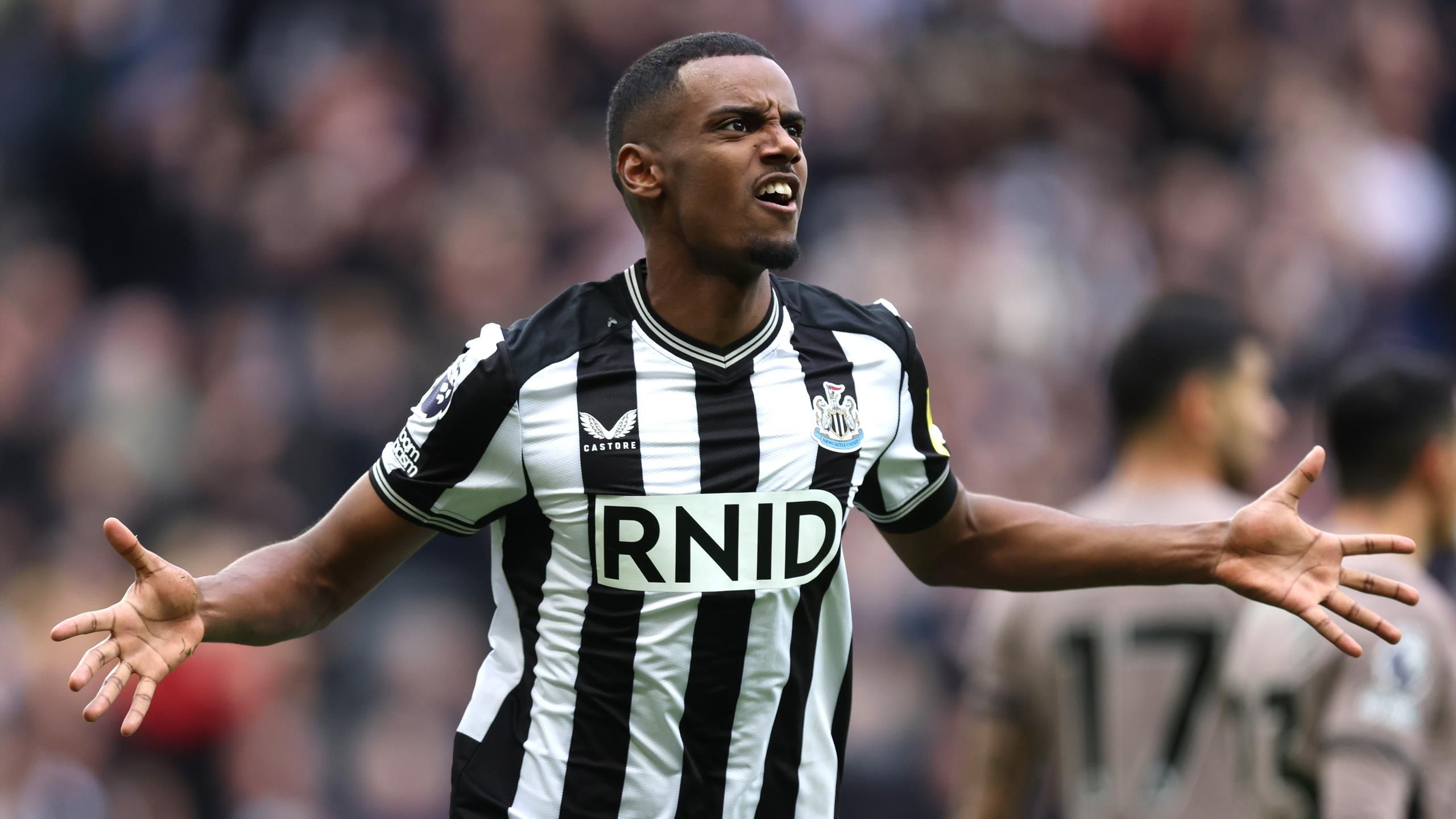 Arsenal on red alert as Alexander Isak hits stalemate with Newcastle in ...