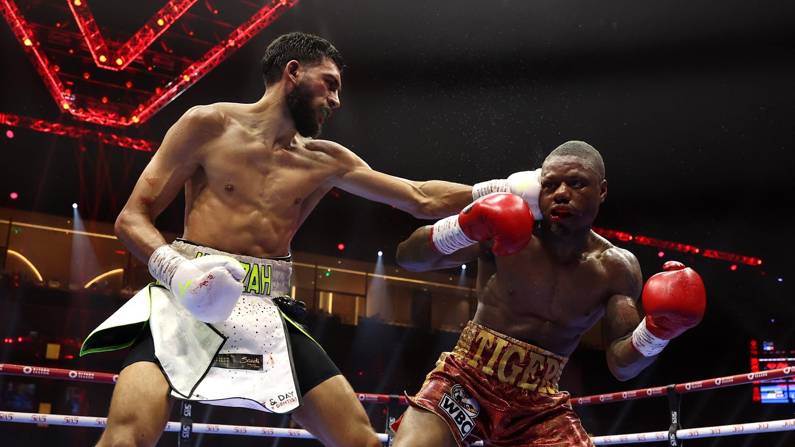 'It is over!' Rising star Hamzah Sheeraz stops Austin Williams with