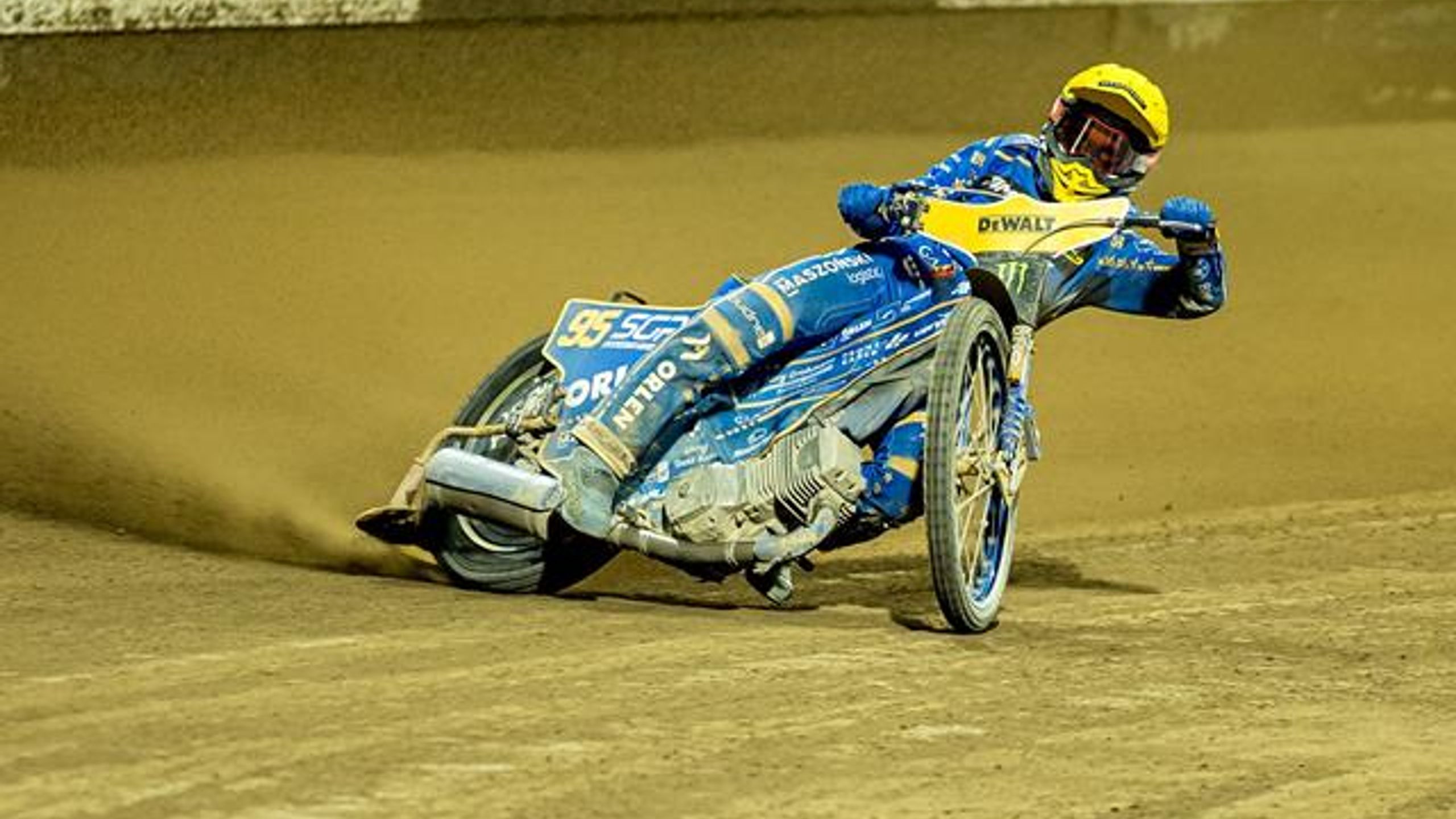 World champion Bartosz Zmarzlik toughs it out to win third FIM Speedway ...