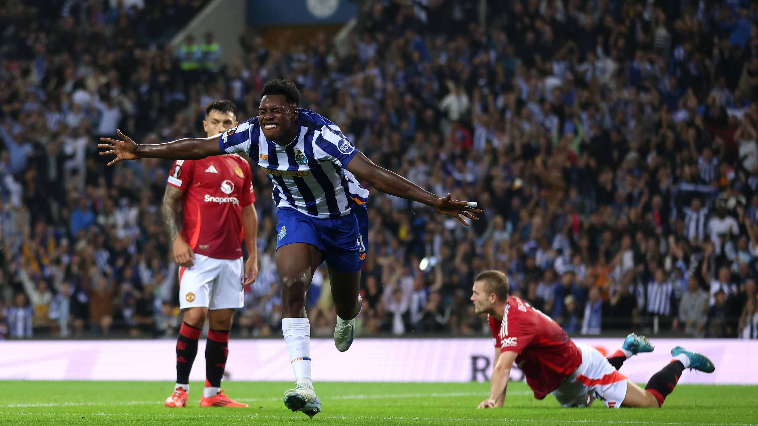 Owen Hargreaves shocked by Manchester United's struggles in Porto draw
