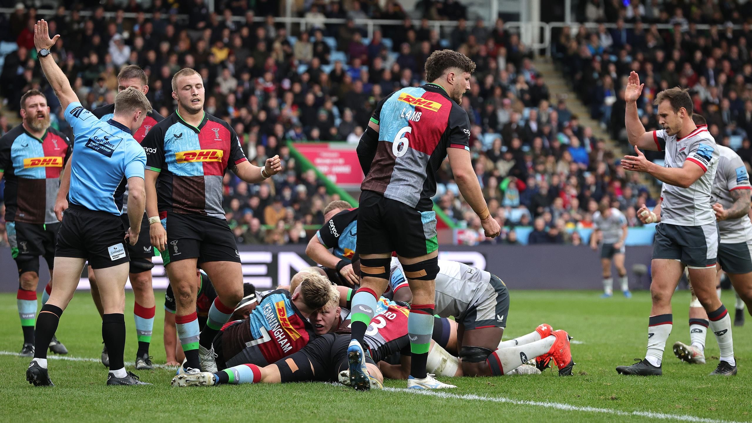 Hugh Tizard burrows over line as Saracens draw level with Harlequins in ...